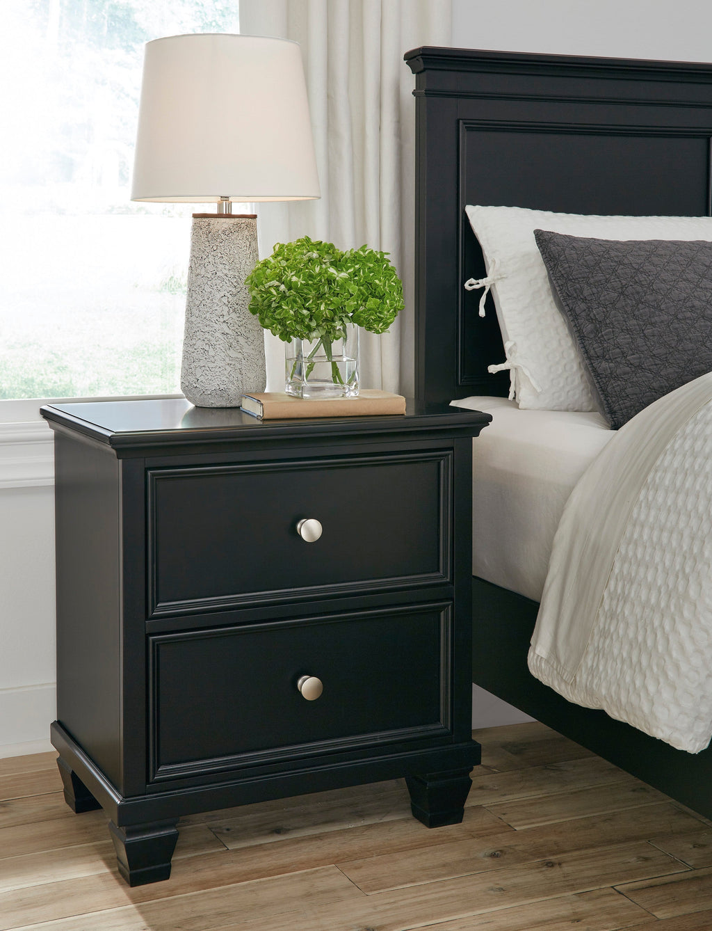 Lanolee Black Queen Panel 5-Piece Bedroom Set w/ 2 Nightstands