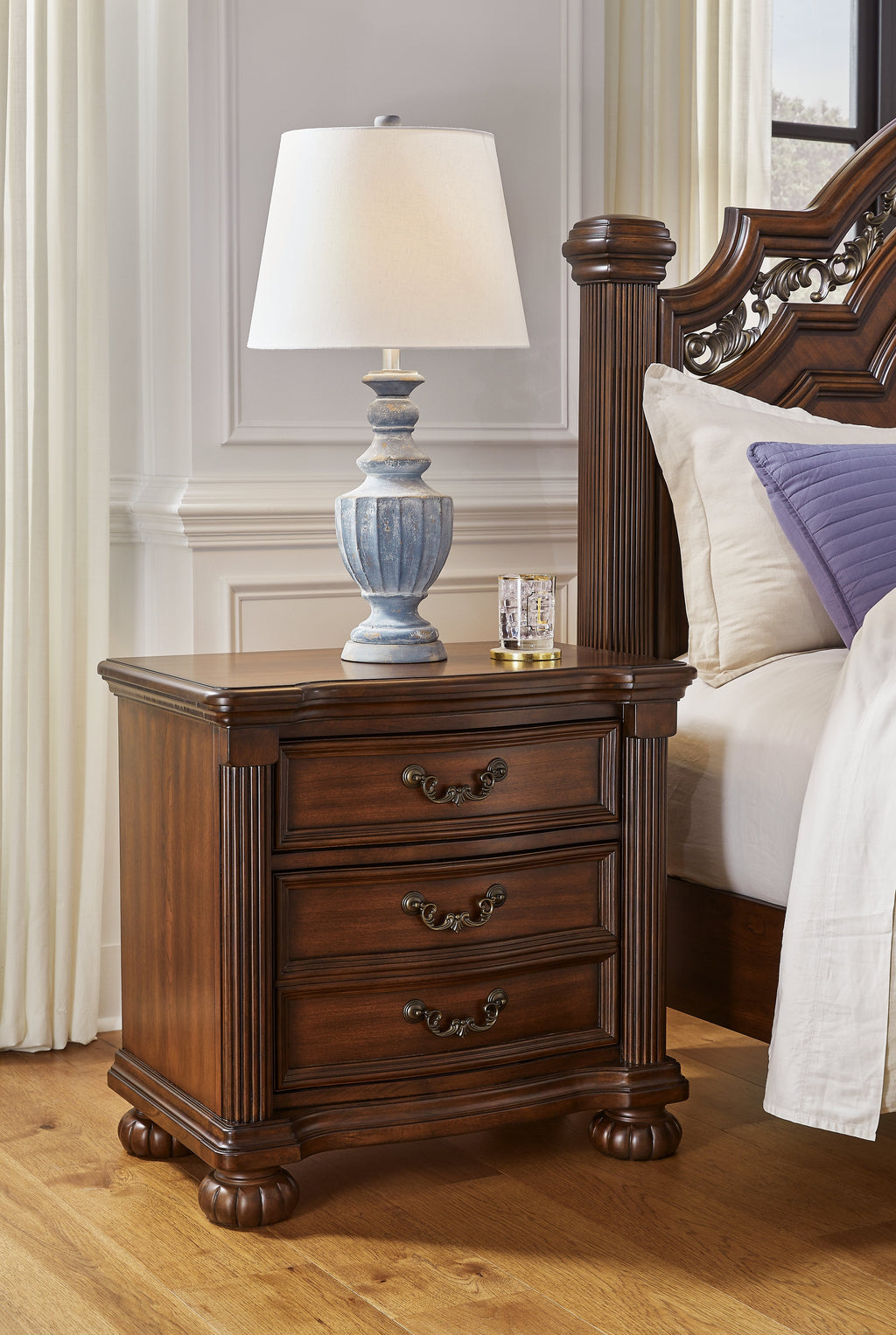 Lavinton King Poster Bed, Dresser, Mirror and 2 Nightstands, Brown