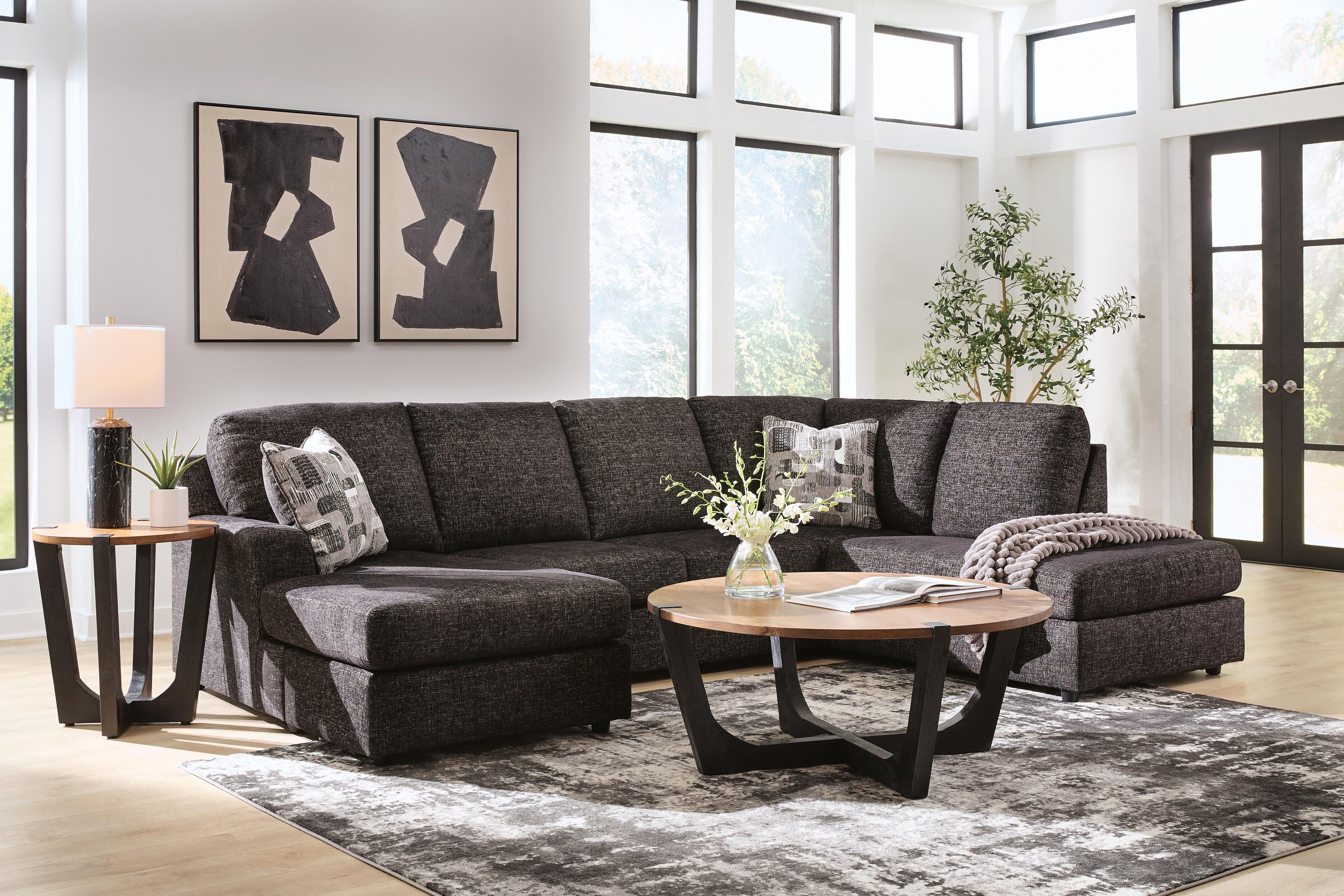 Lentiz Onyx 2-Piece Sectional w/ Chaise
