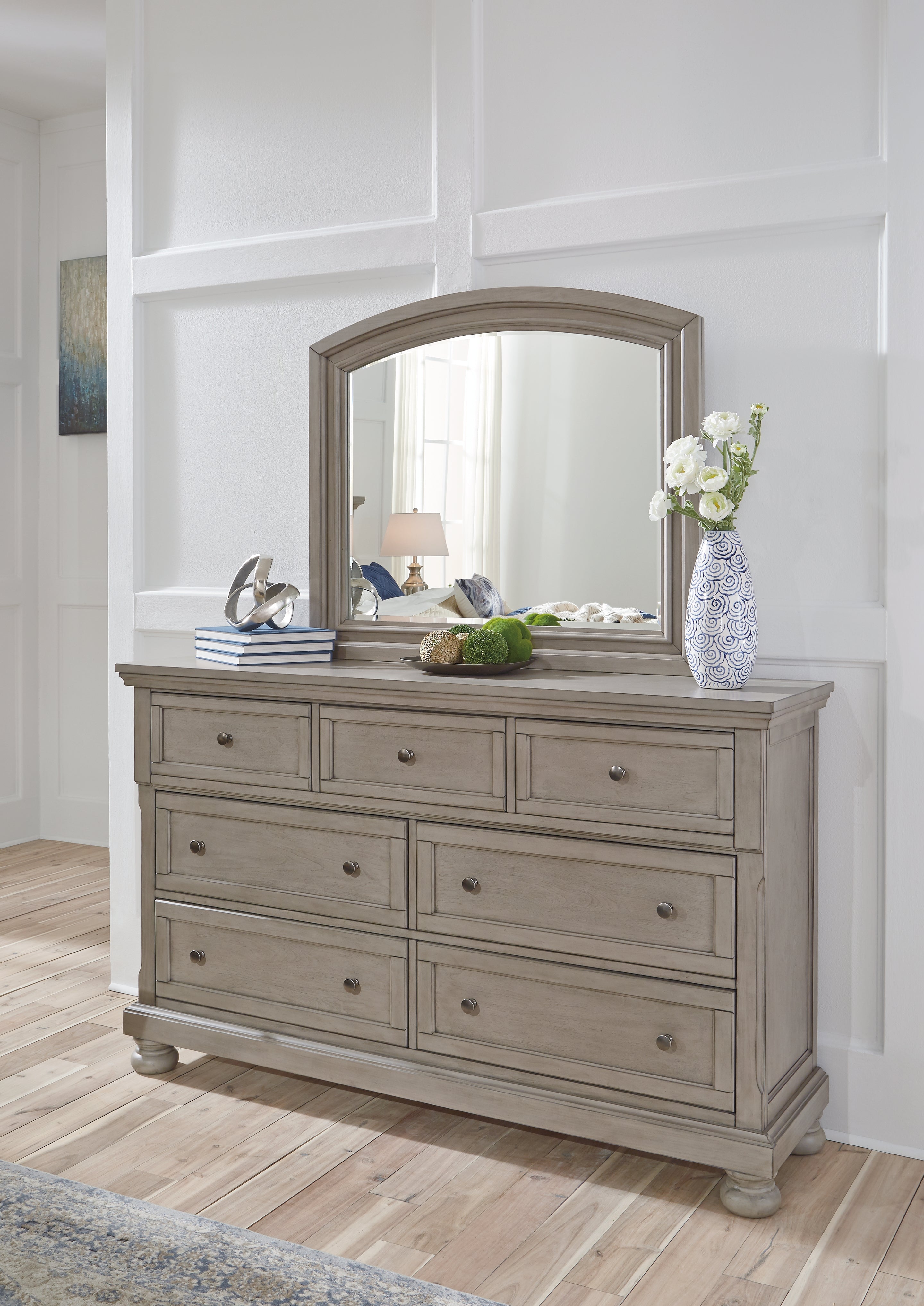 Lettner King Panel Bedroom Set, Light Gray