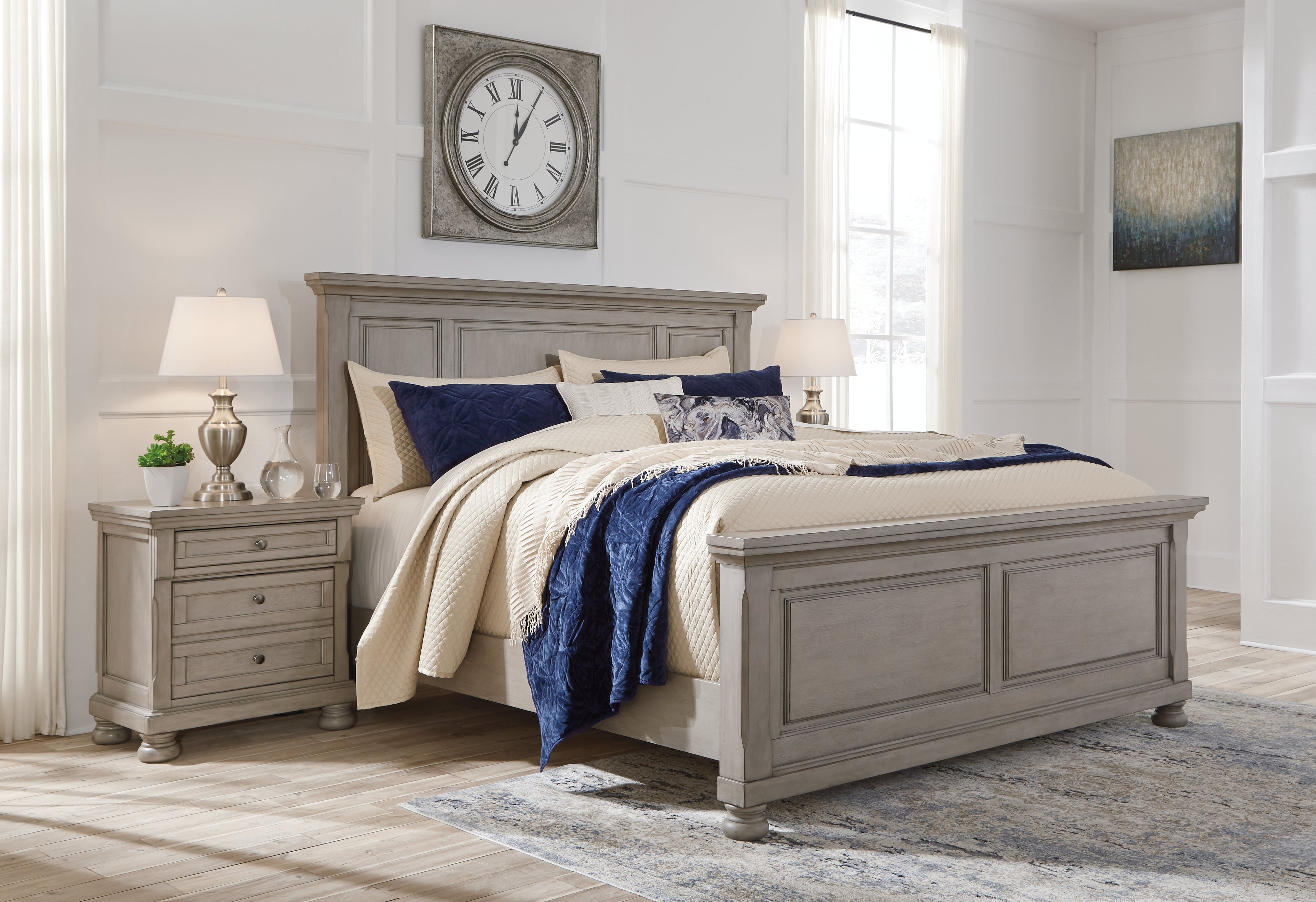 Lettner King Panel Bedroom Set, Light Gray