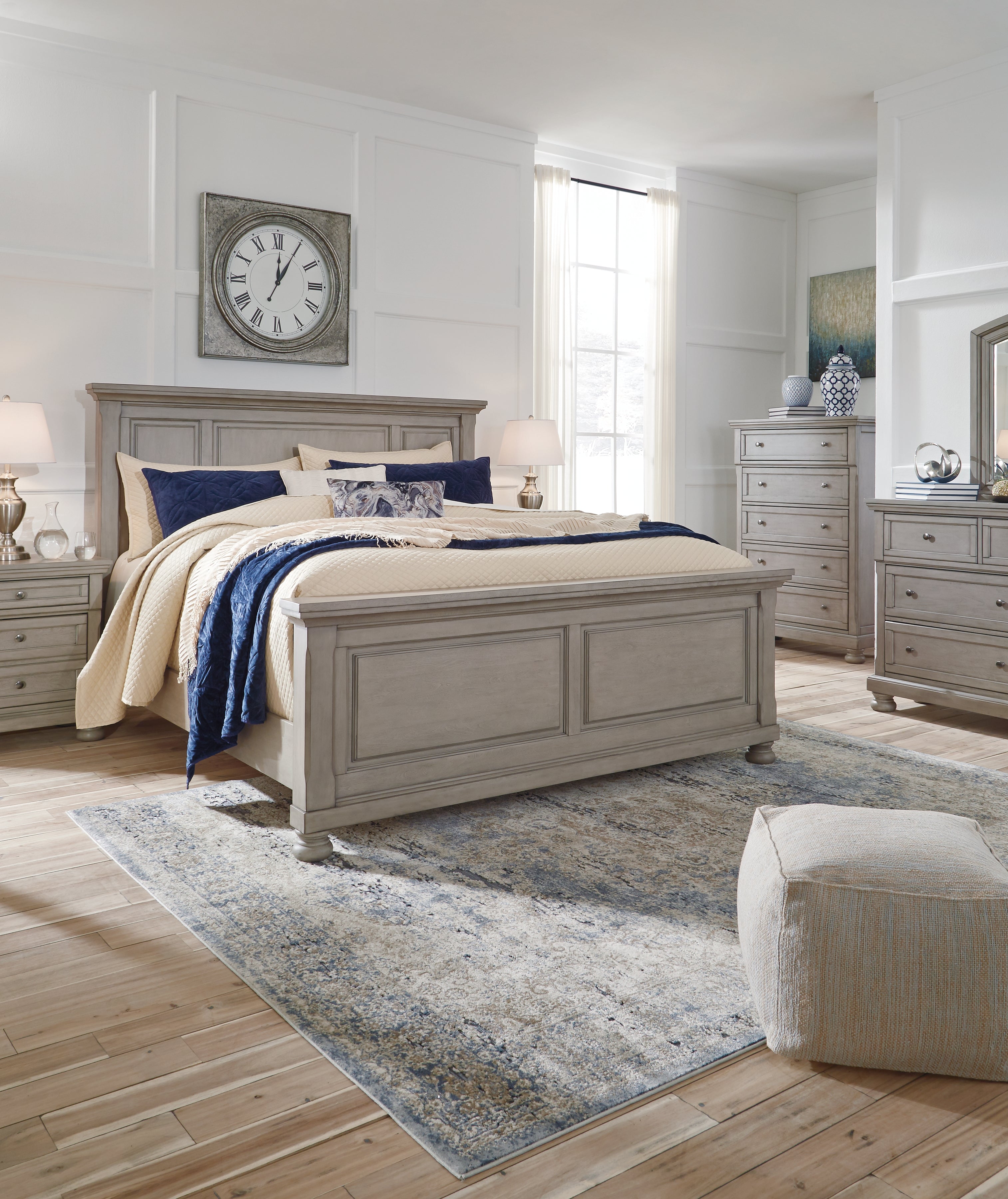 Lettner Light Gray Queen Panel Bed