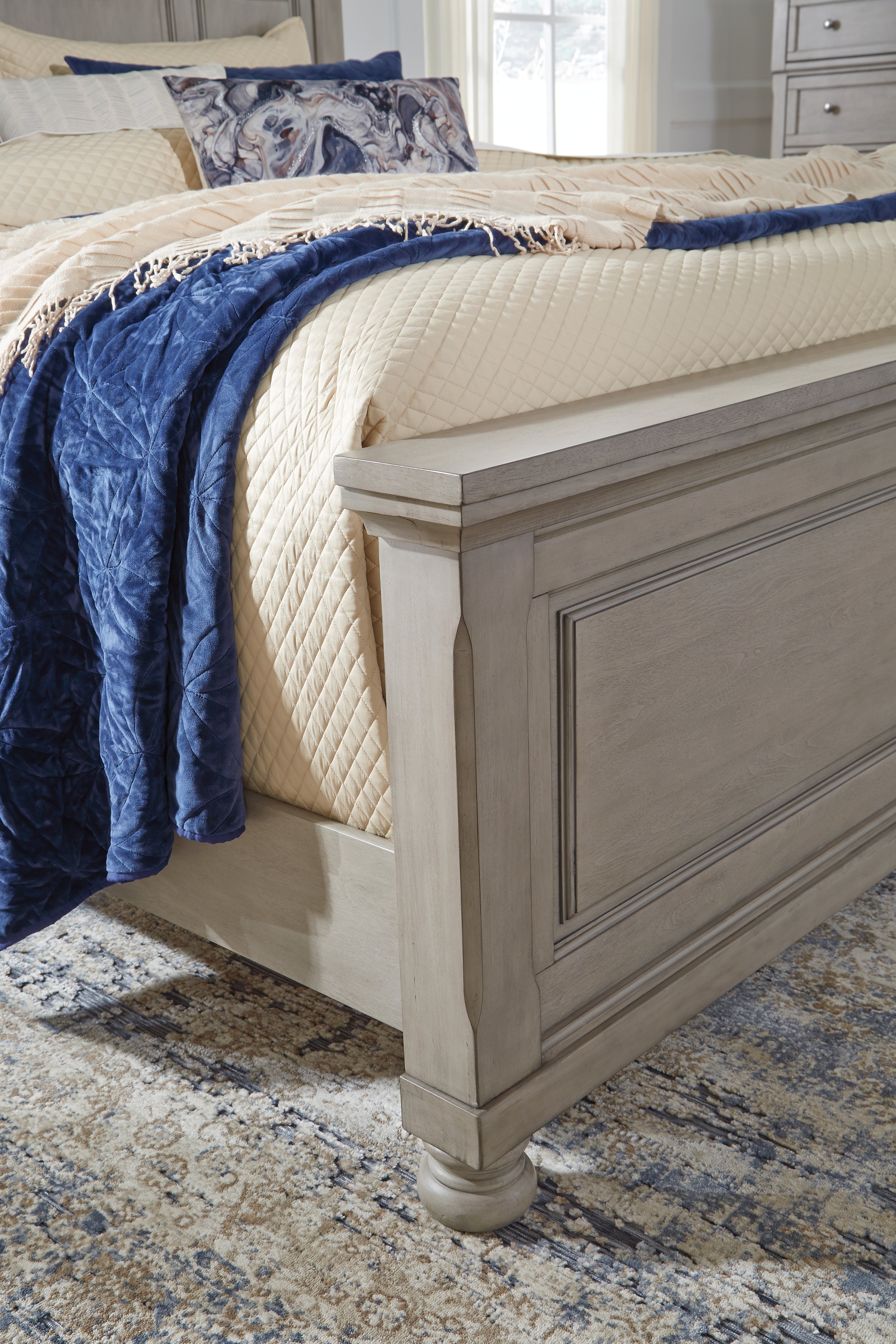 Lettner Light Gray Queen Panel Bed