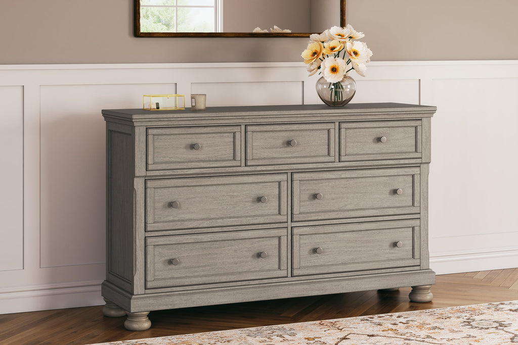 Lettner Queen Panel Bedroom Set, Light Gray