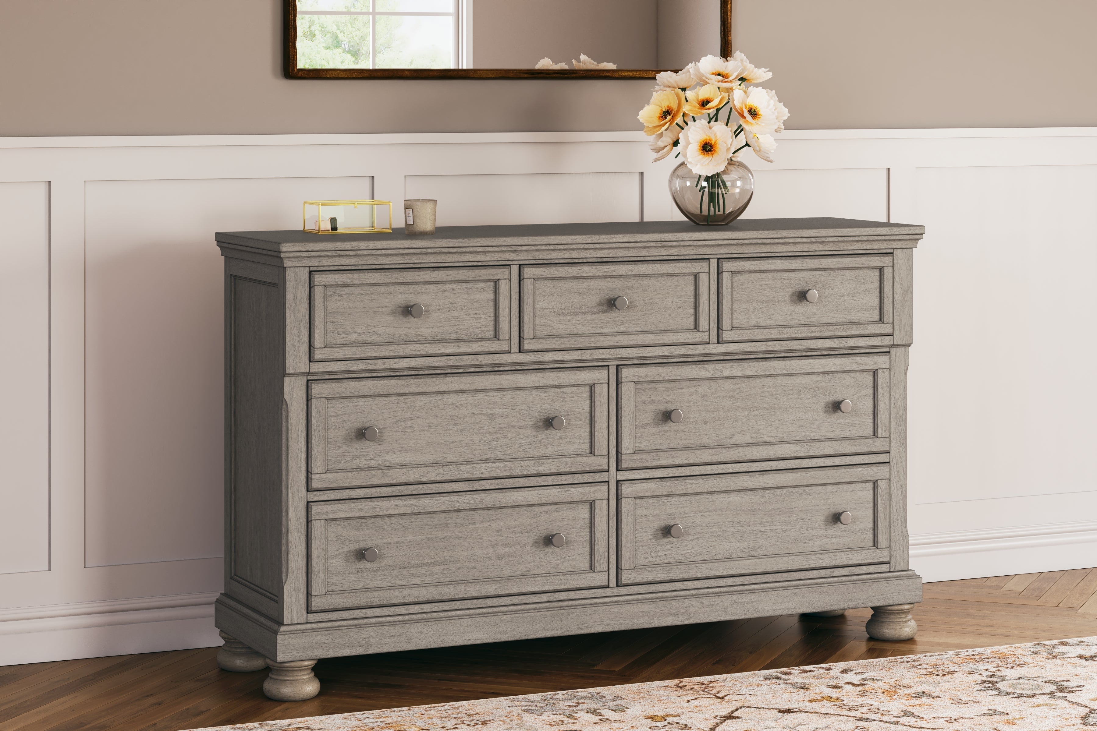 Lettner Queen Panel Bedroom Set, Light Gray