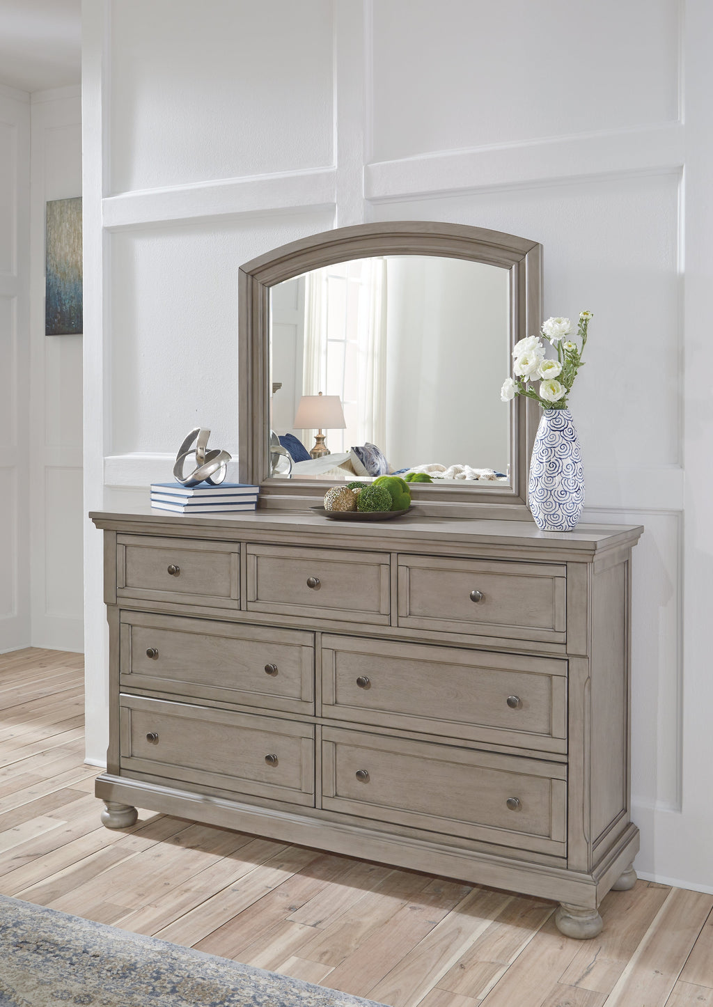 Lettner Queen Panel Storage Bedroom Set, Light Gray