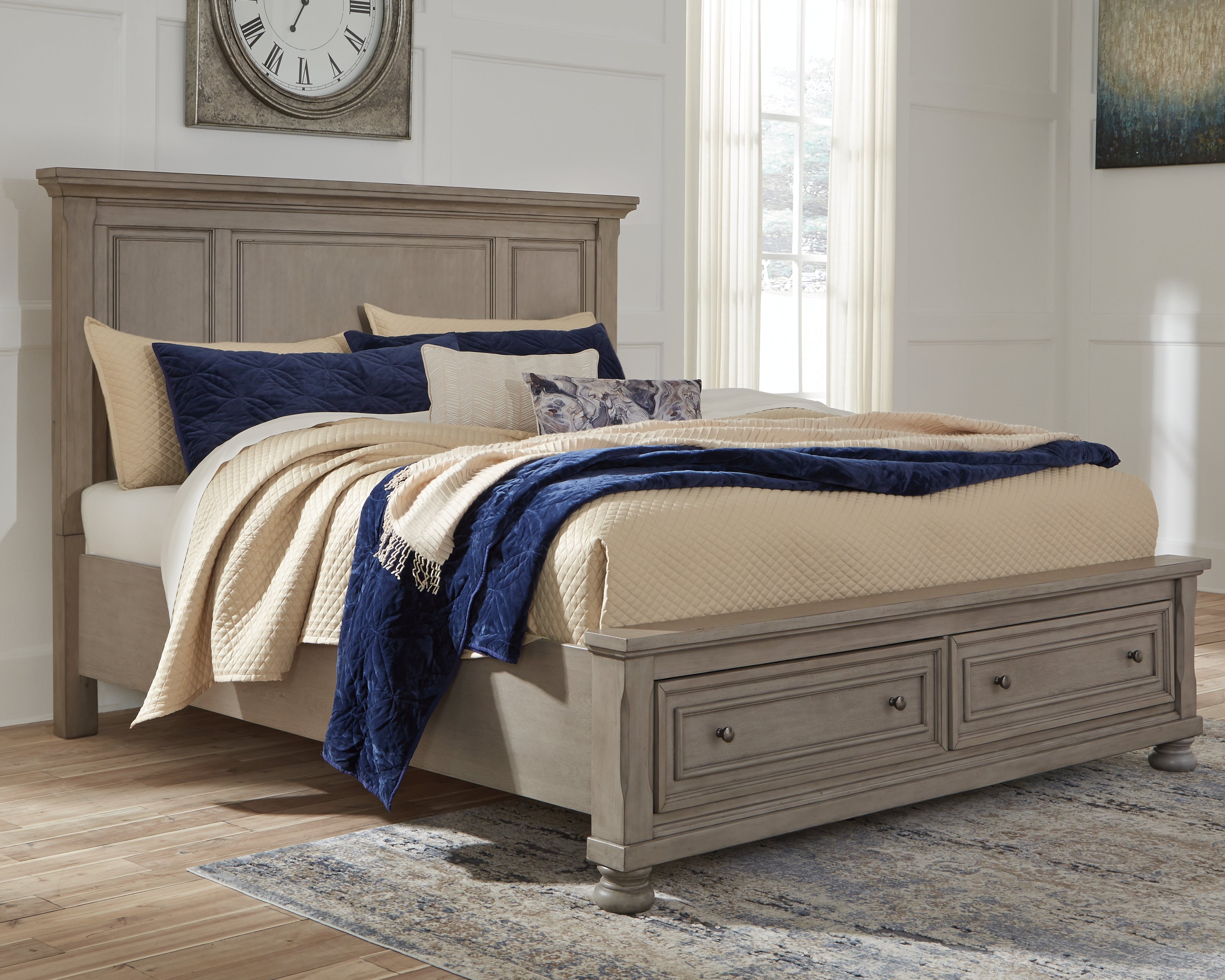 Lettner Queen Panel Storage Bedroom Set, Light Gray