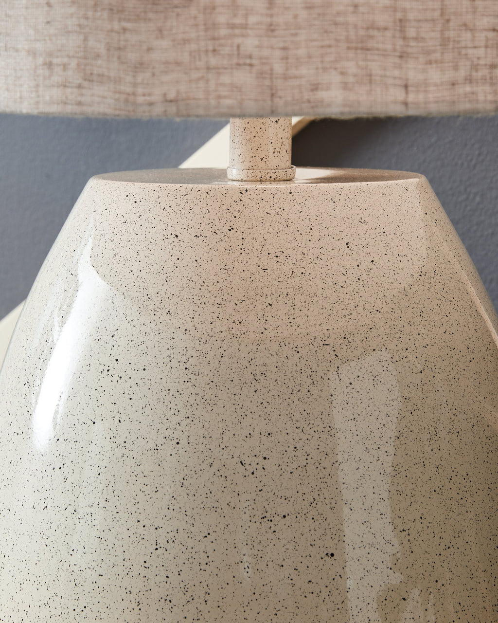 Linas Cream/Beige Metal Table Lamp (1/CN)