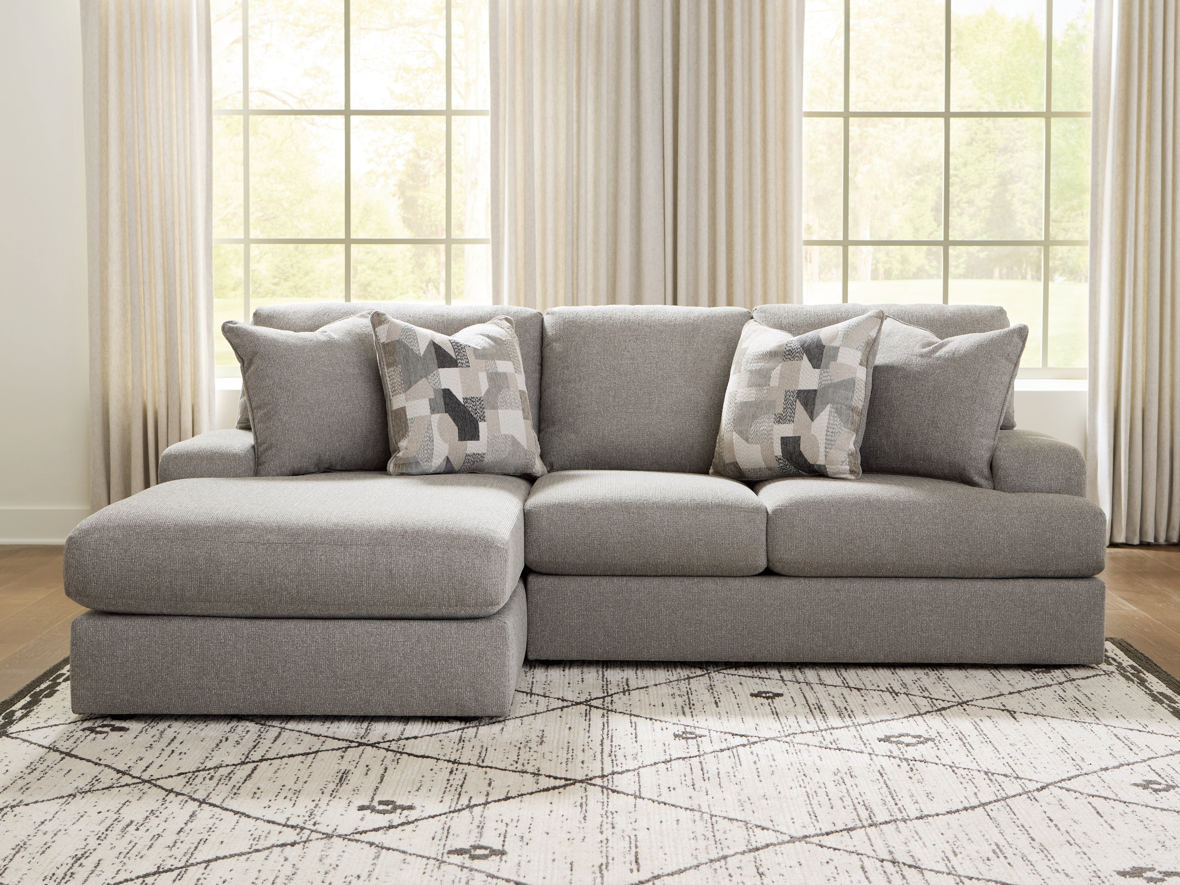 Lindon Smoke 2-Piece Sectional with Chaise
