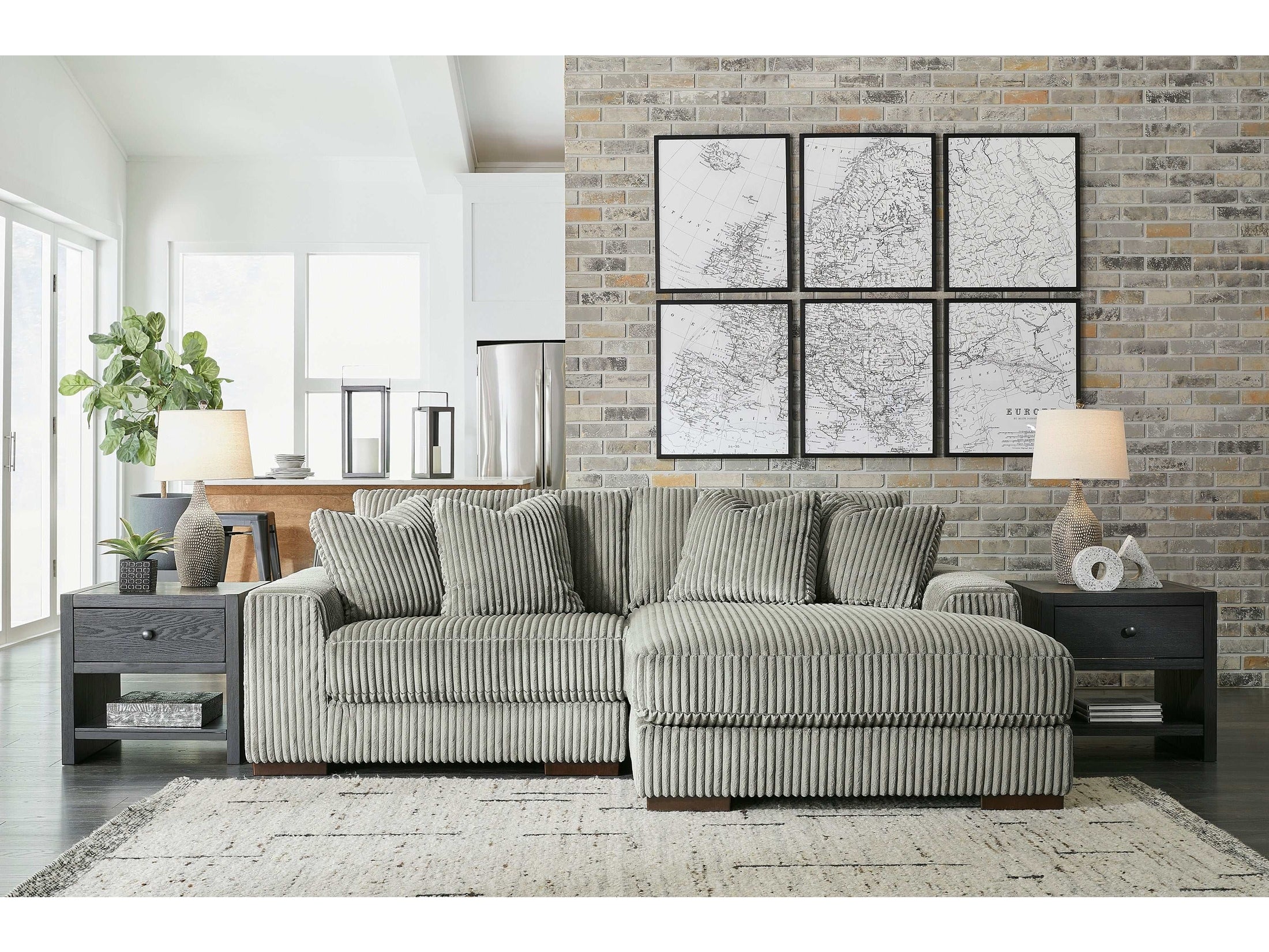Lindyn Fog 2pc RAF Chaise Sectional