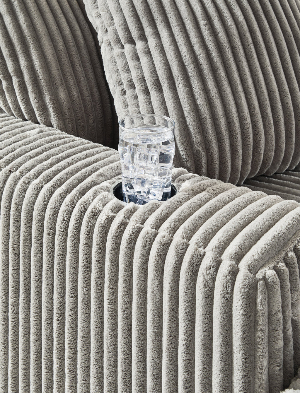 Lindyn Fog 2pc LAF Chaise Sectional