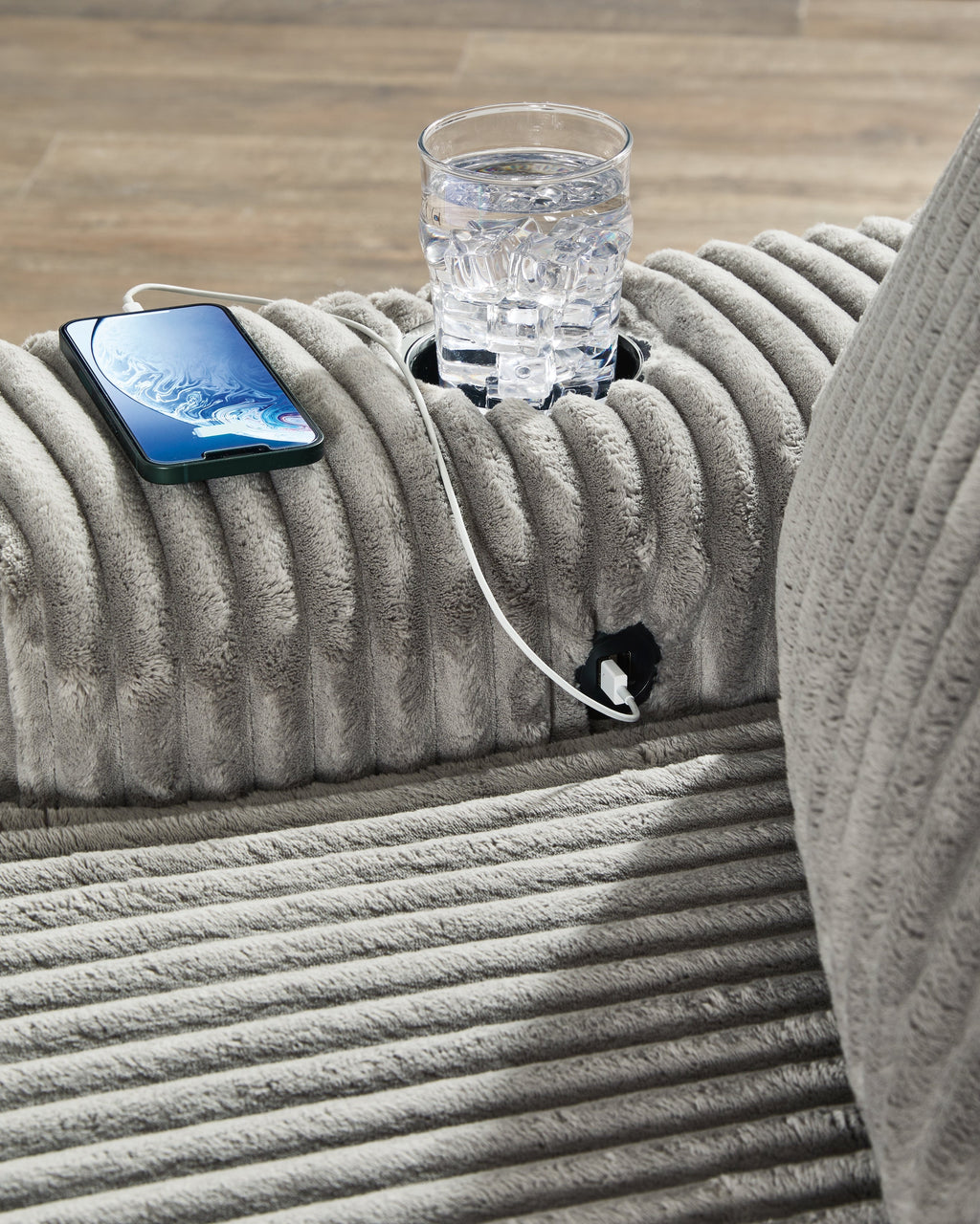 Lindyn Fog 4pc Sectional
