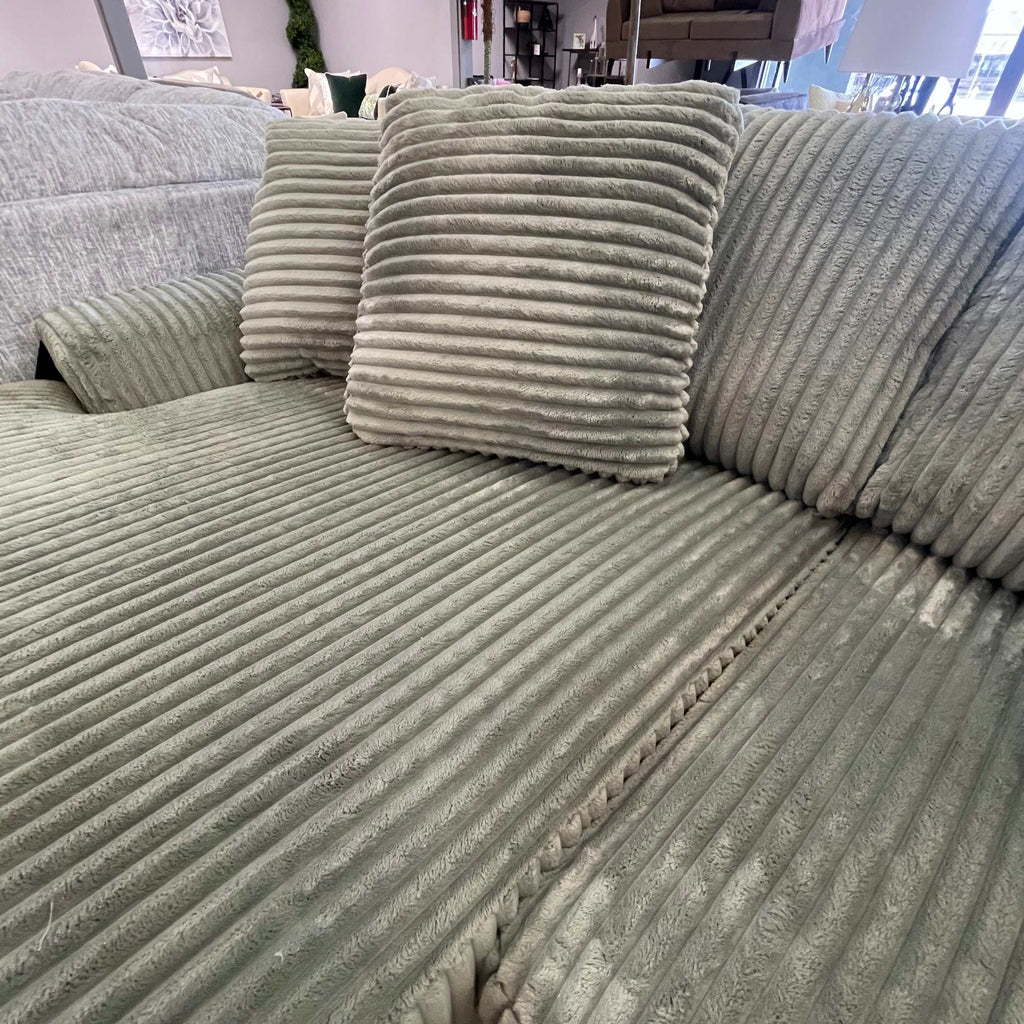 Lindyn Fog 4pc LAF Chaise Sectional