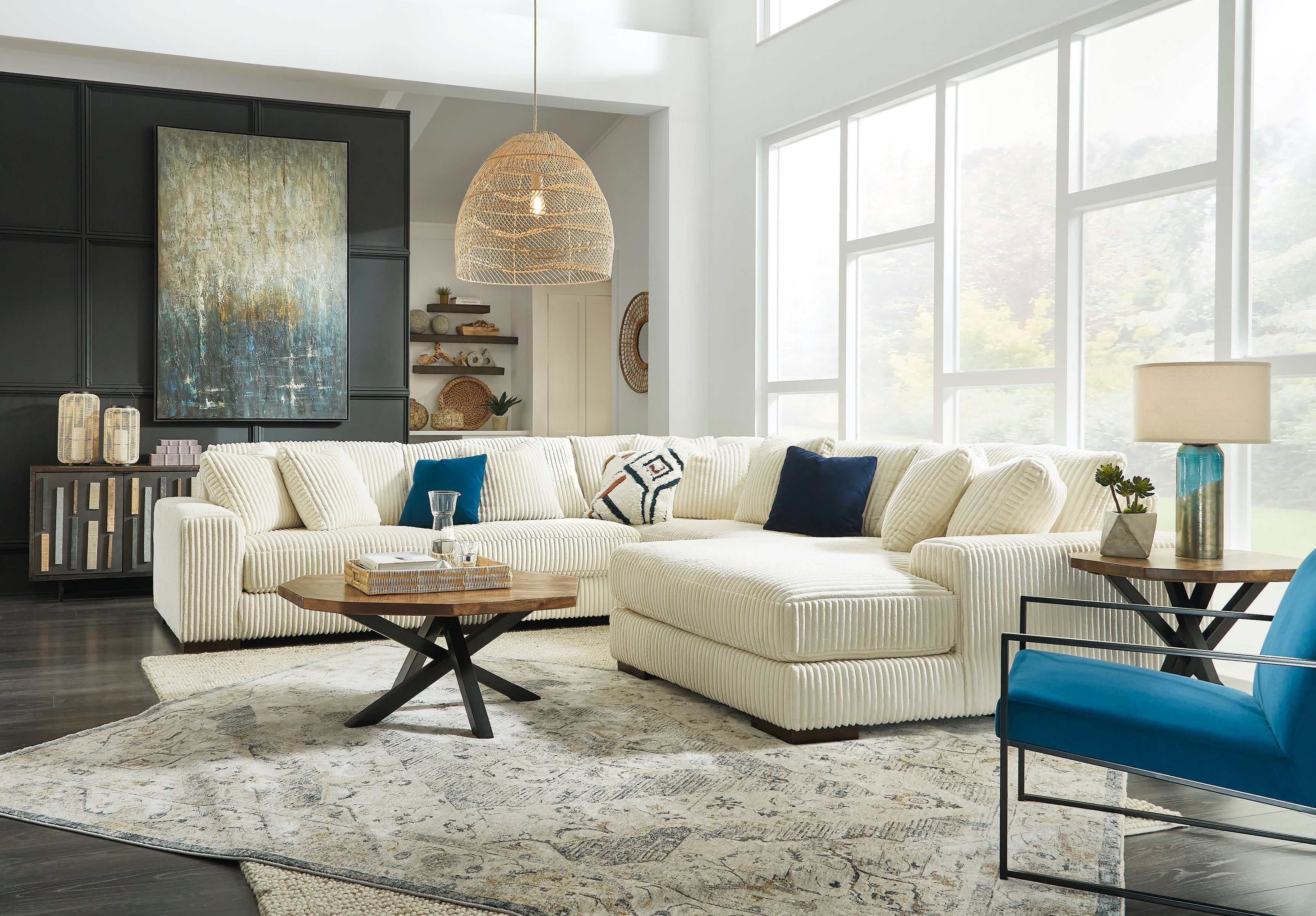 Lindyn Ivory 5pc RAF Chaise Sectional