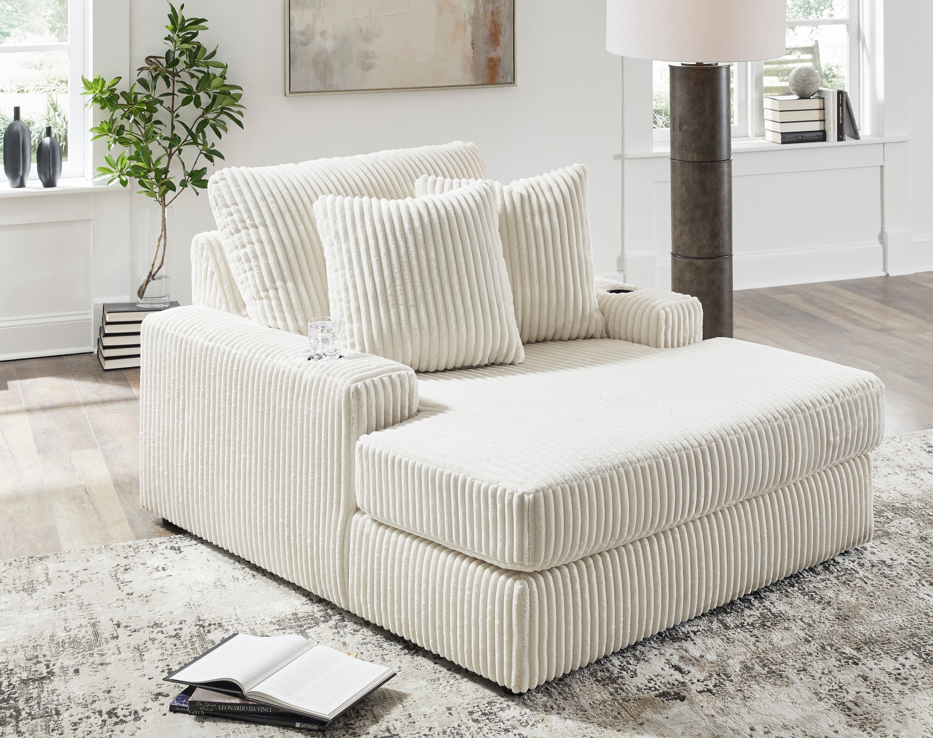 Lindyn Ivory 6pc RAF Chaise Sectional