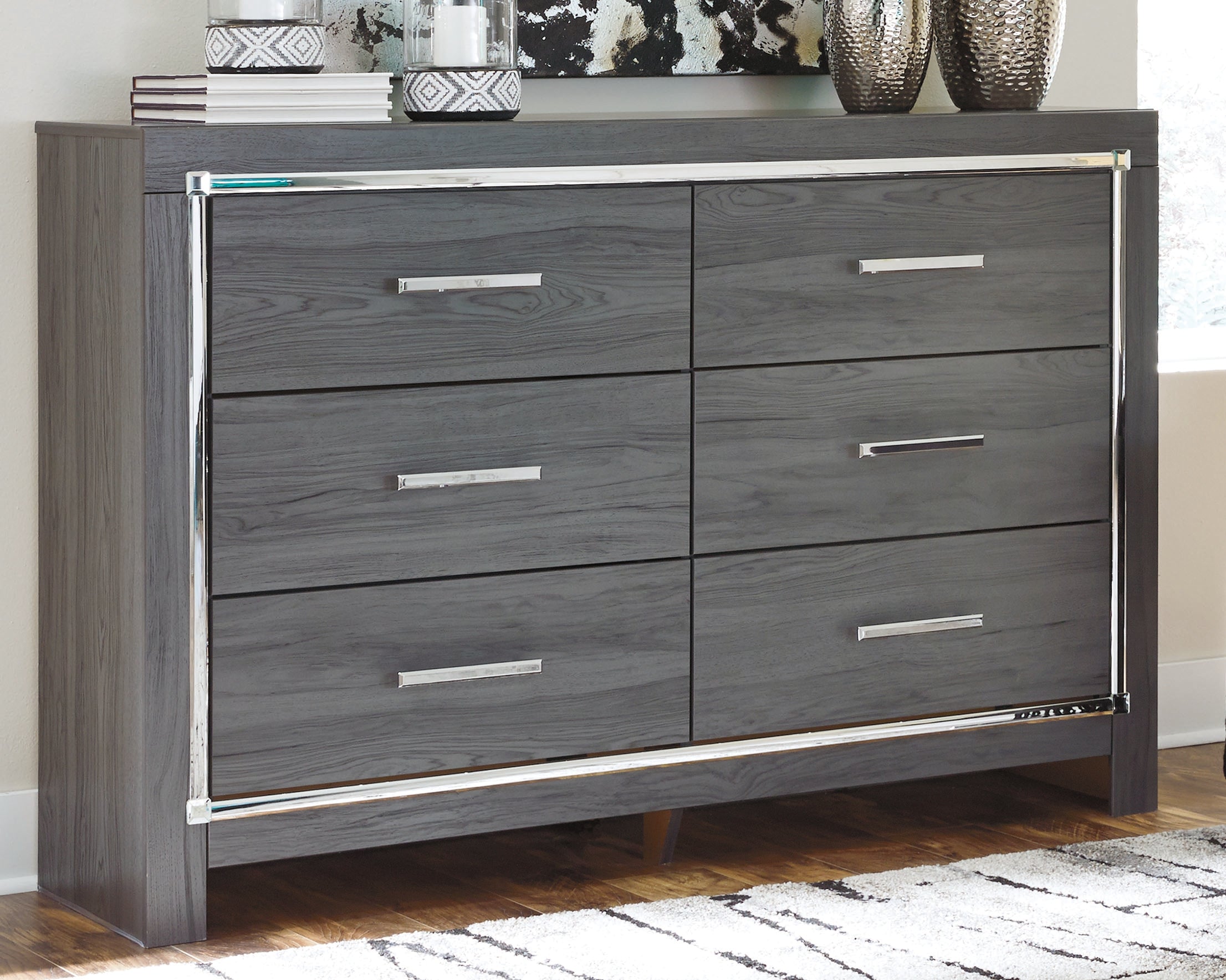 Lodanna Gray Full Panel Bedroom Set with Dresser and Chest
