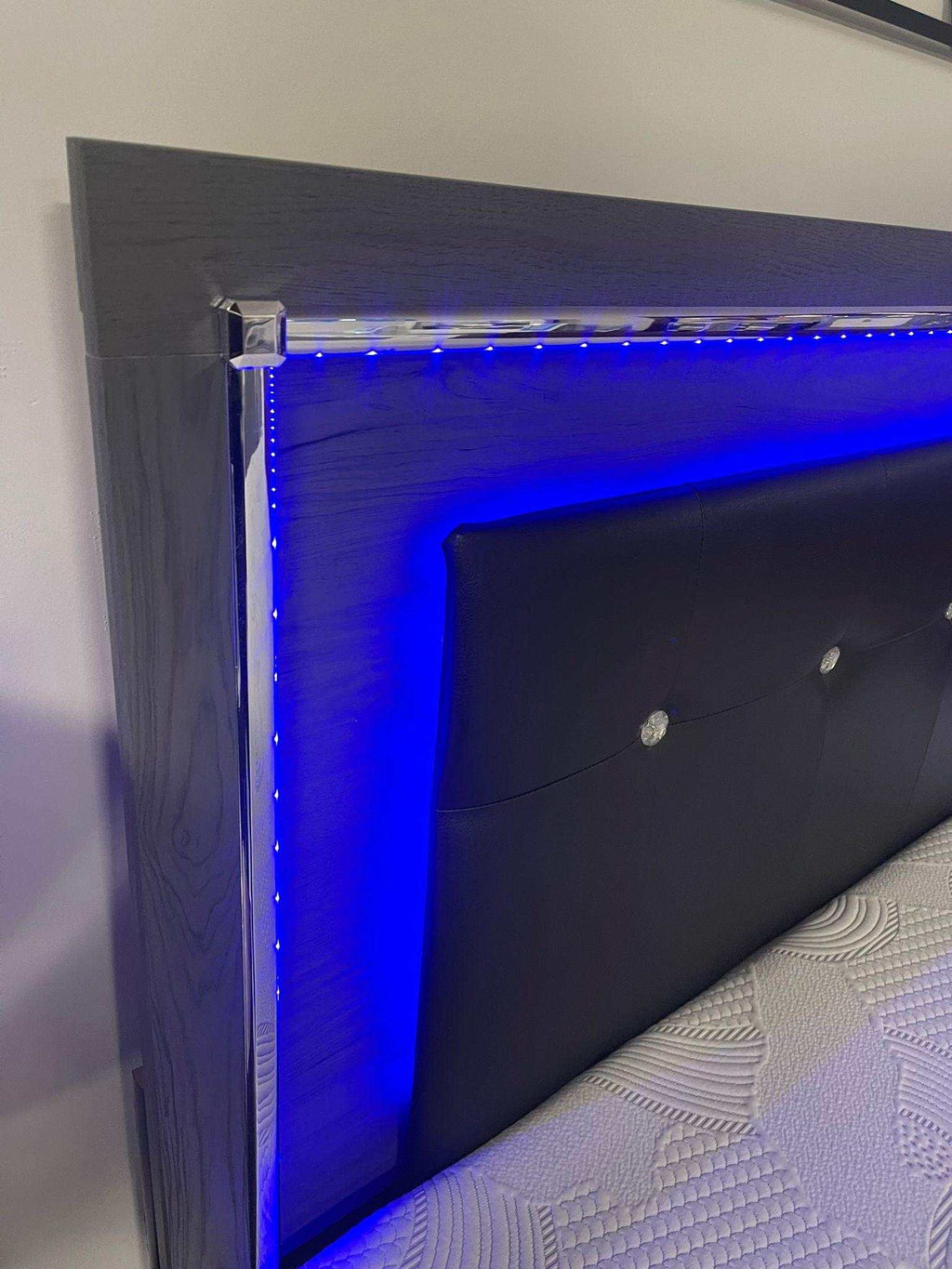 Lodanna Gray King Panel Bed w/ FB Storage & LED