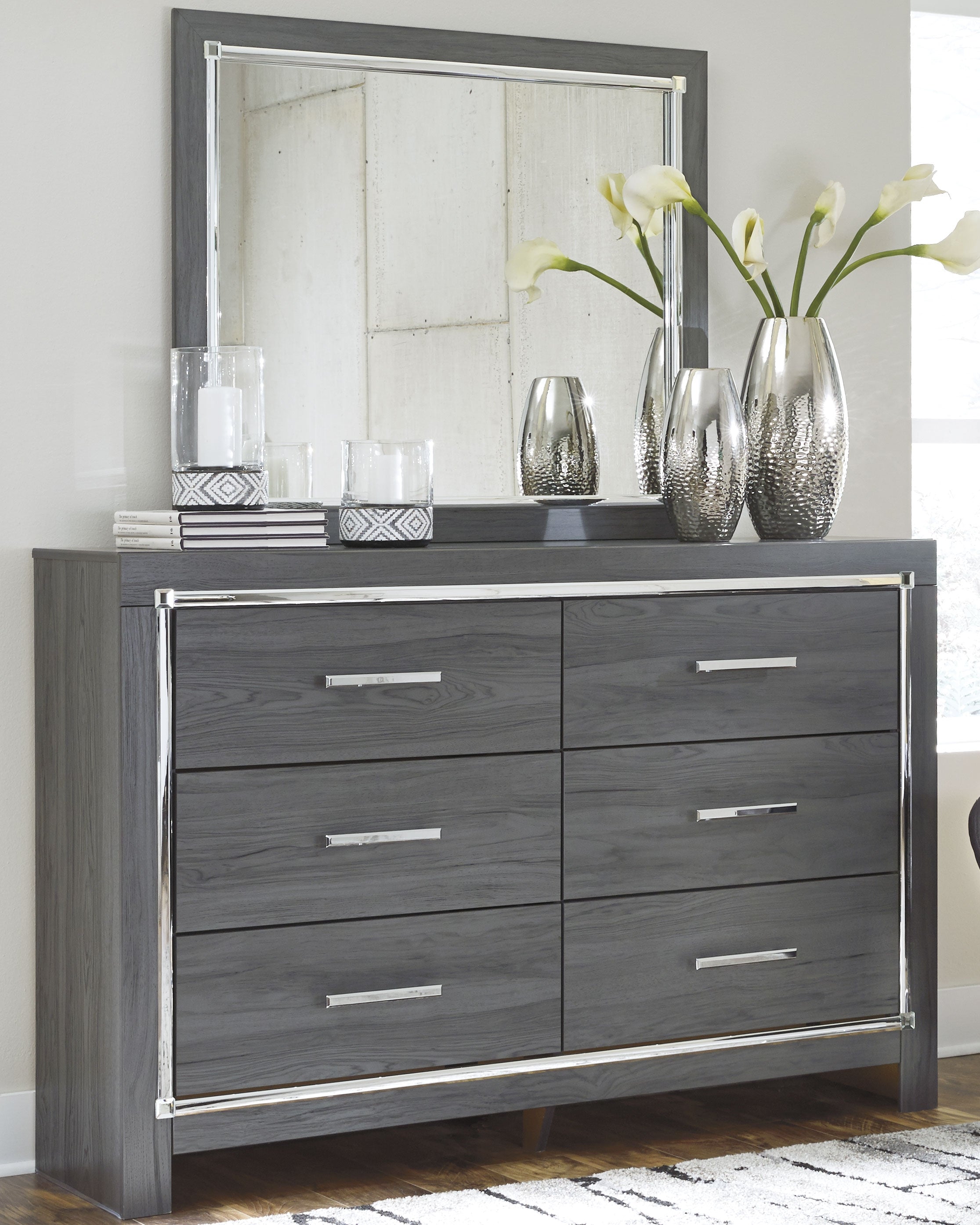 Lodanna King Panel Bedroom Set, Gray