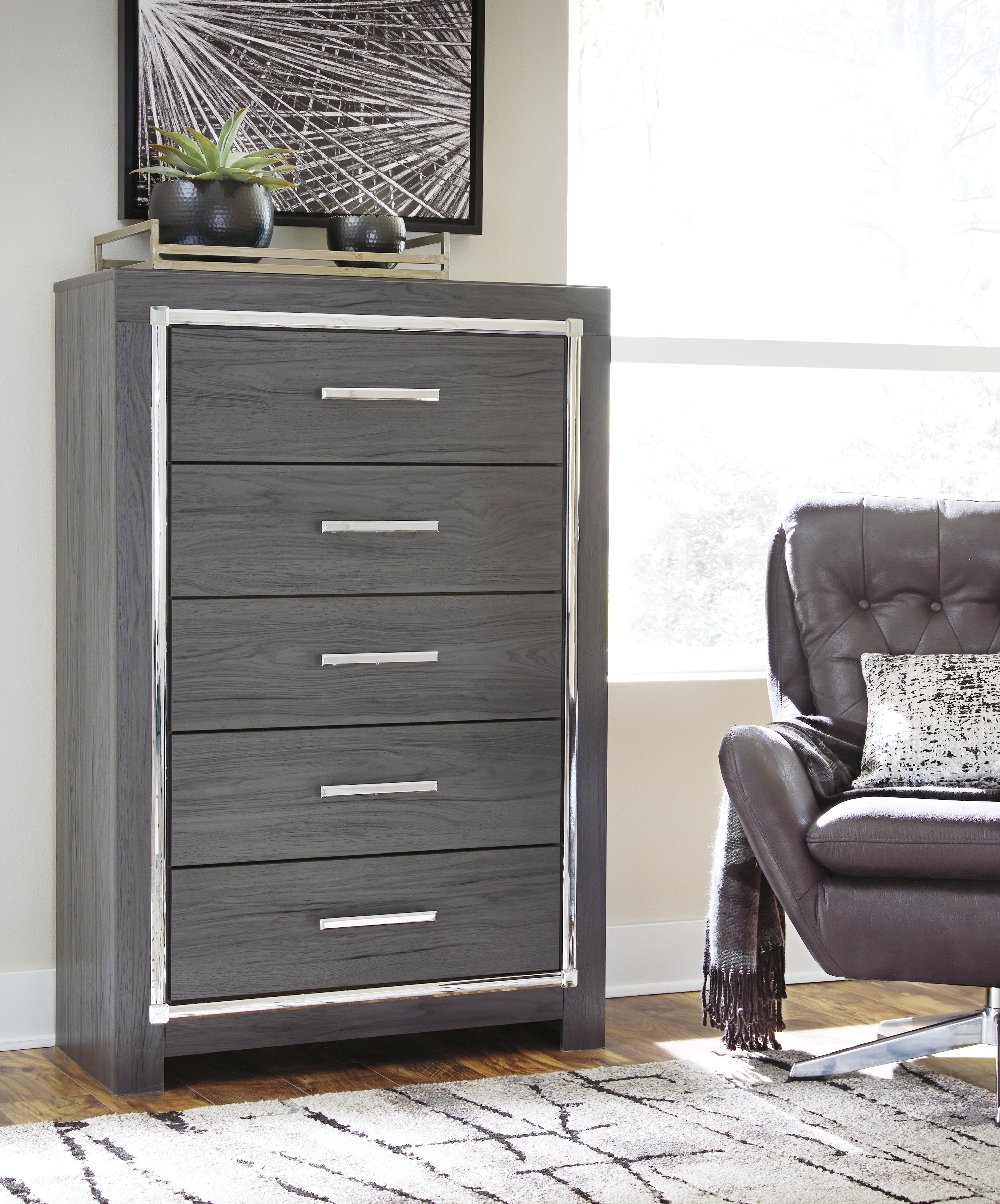 Lodanna Gray King Storage Bedroom Set with Dresser and Chest