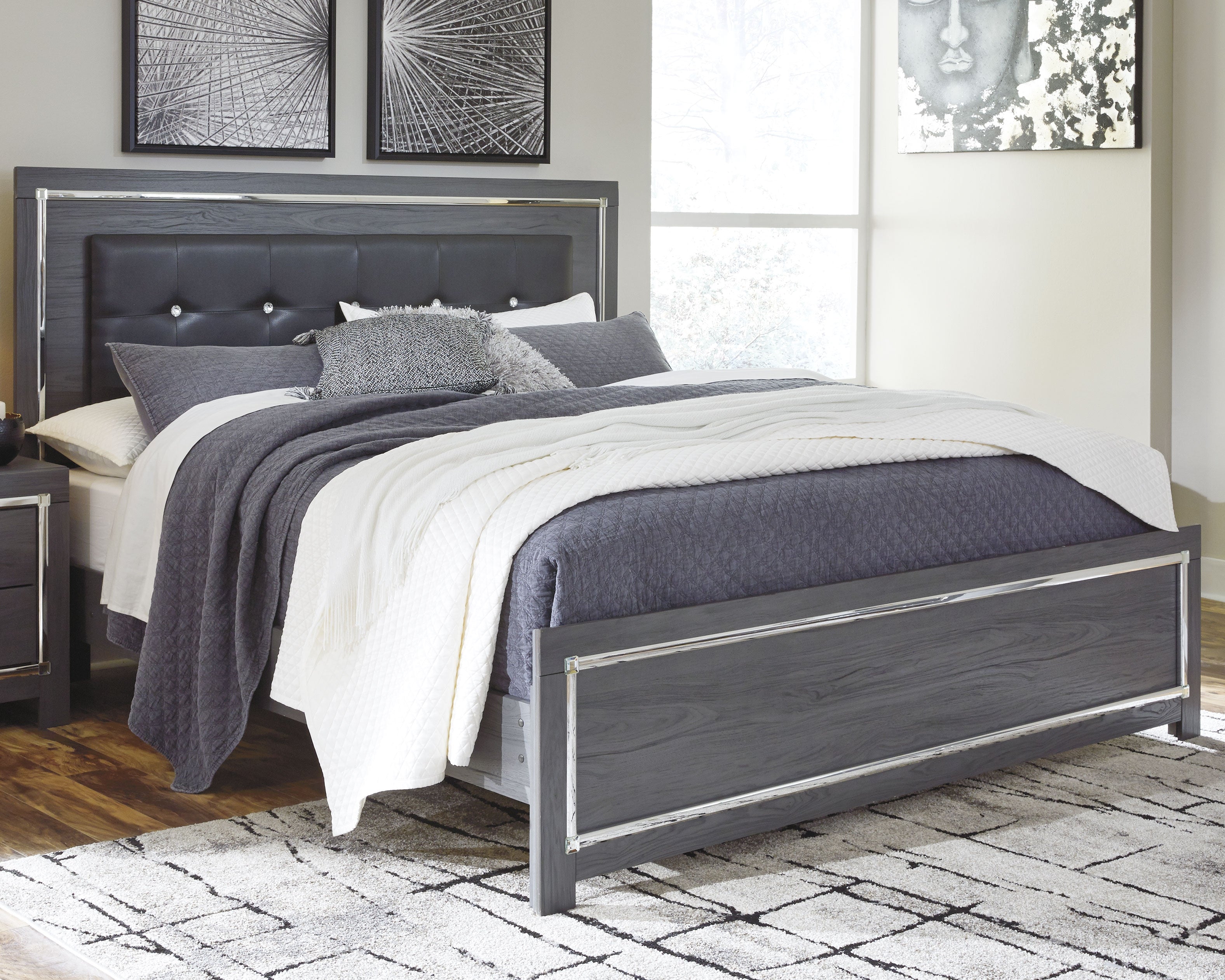 Lodanna King Upholstered Panel Bedroom Set, Gray