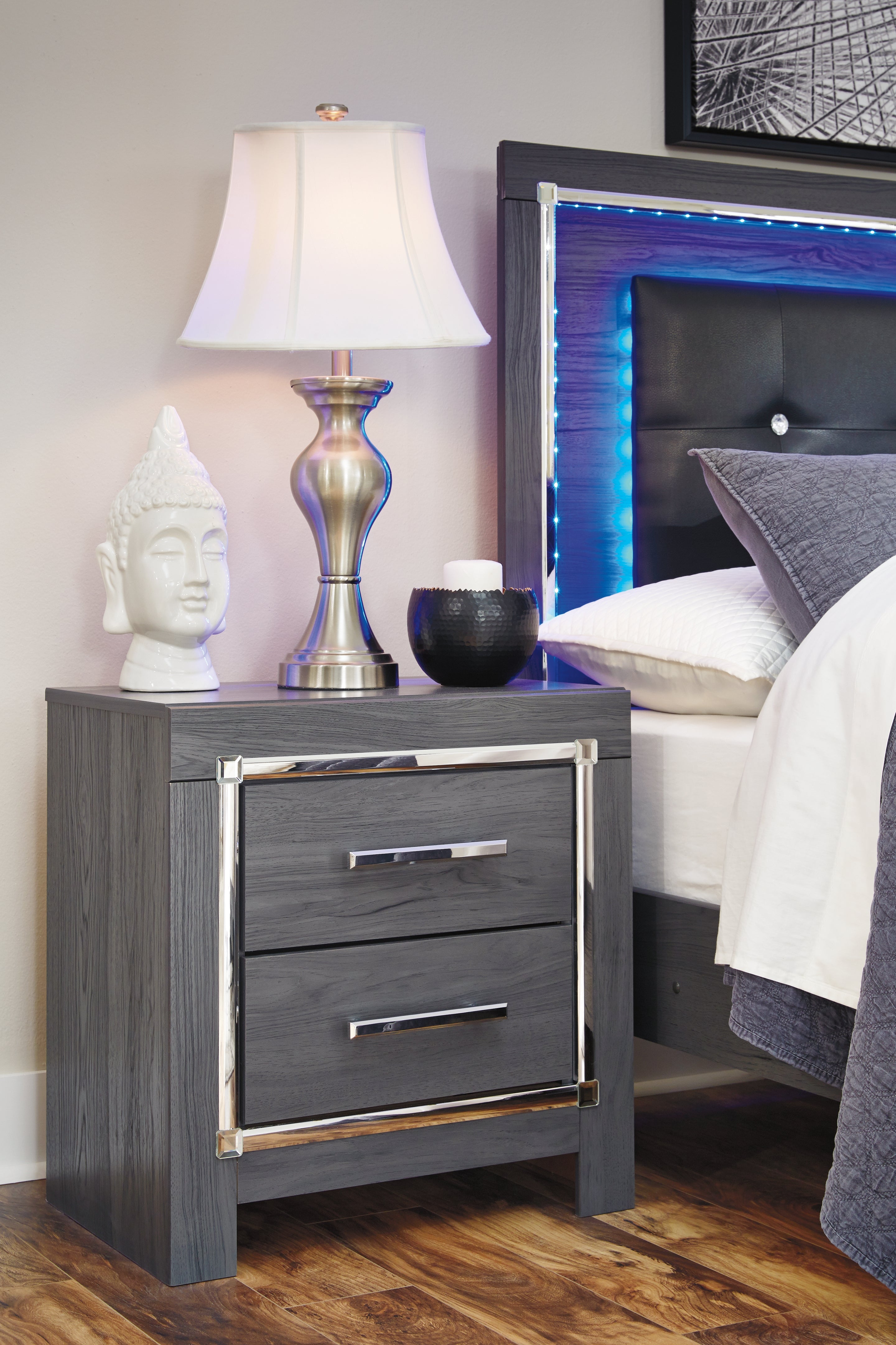 Lodanna King Upholstered Panel Bedroom Set, Gray
