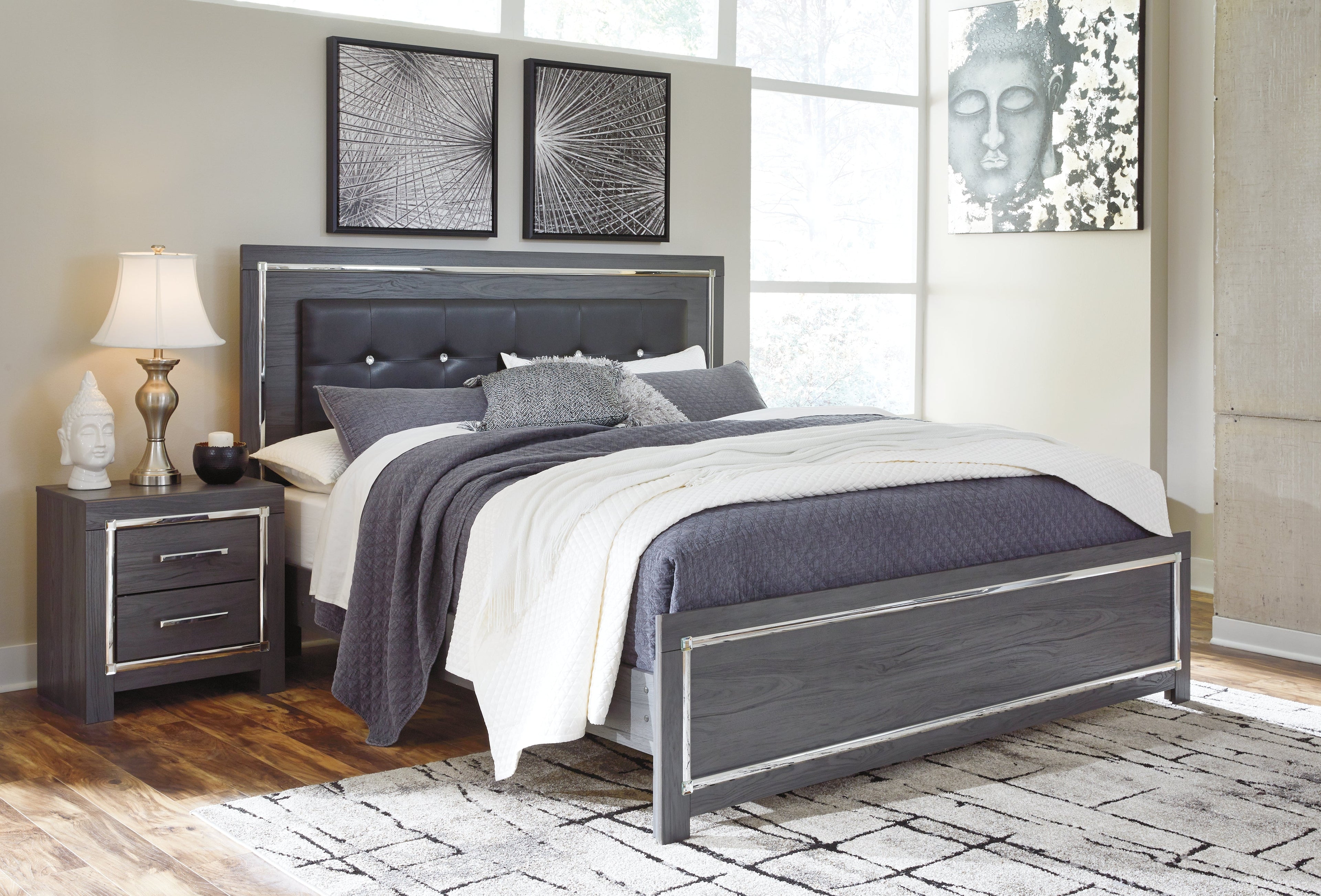 Lodanna King Upholstered Panel Bedroom Set, Gray