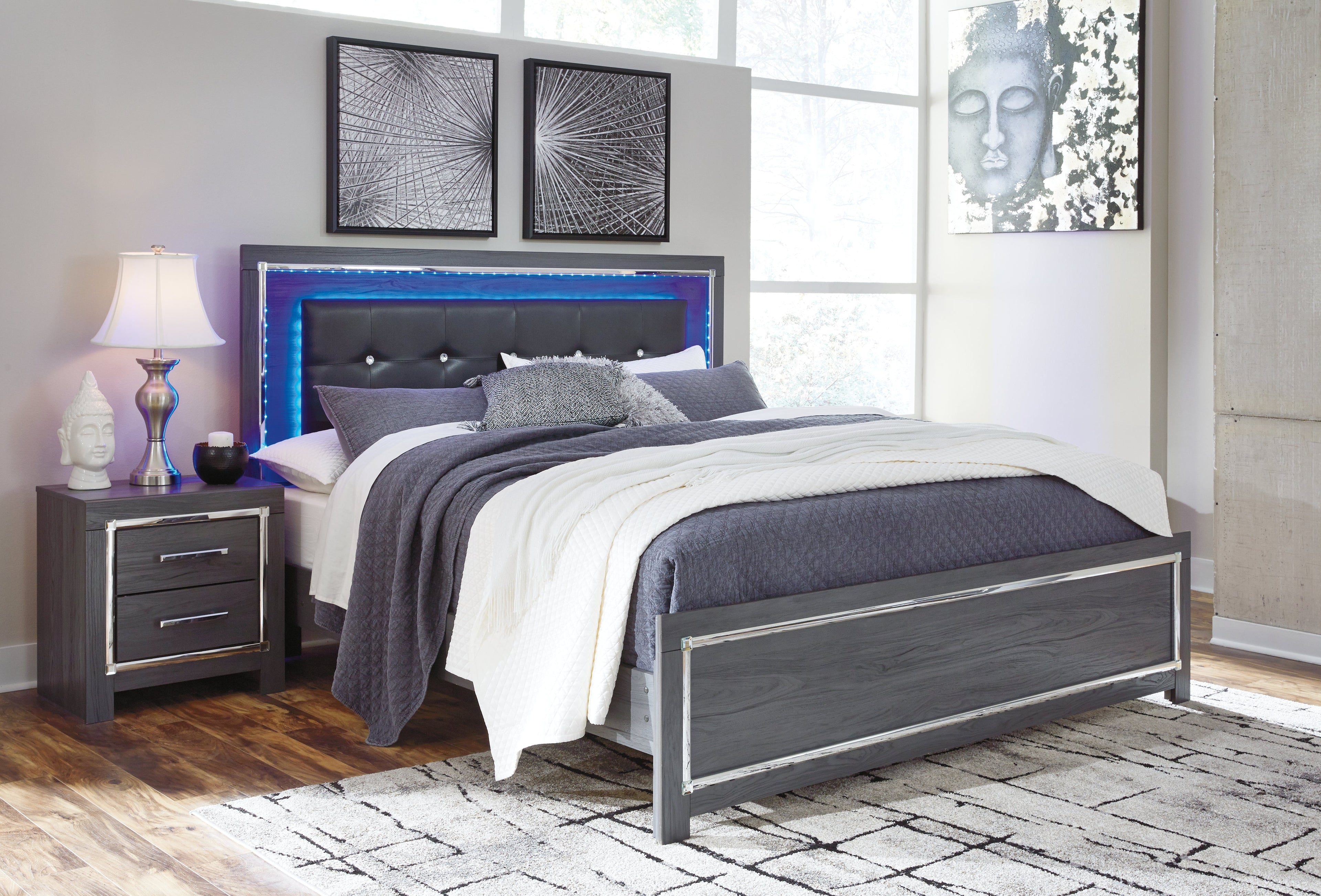 Lodanna King Upholstered Panel Bedroom Set, Gray