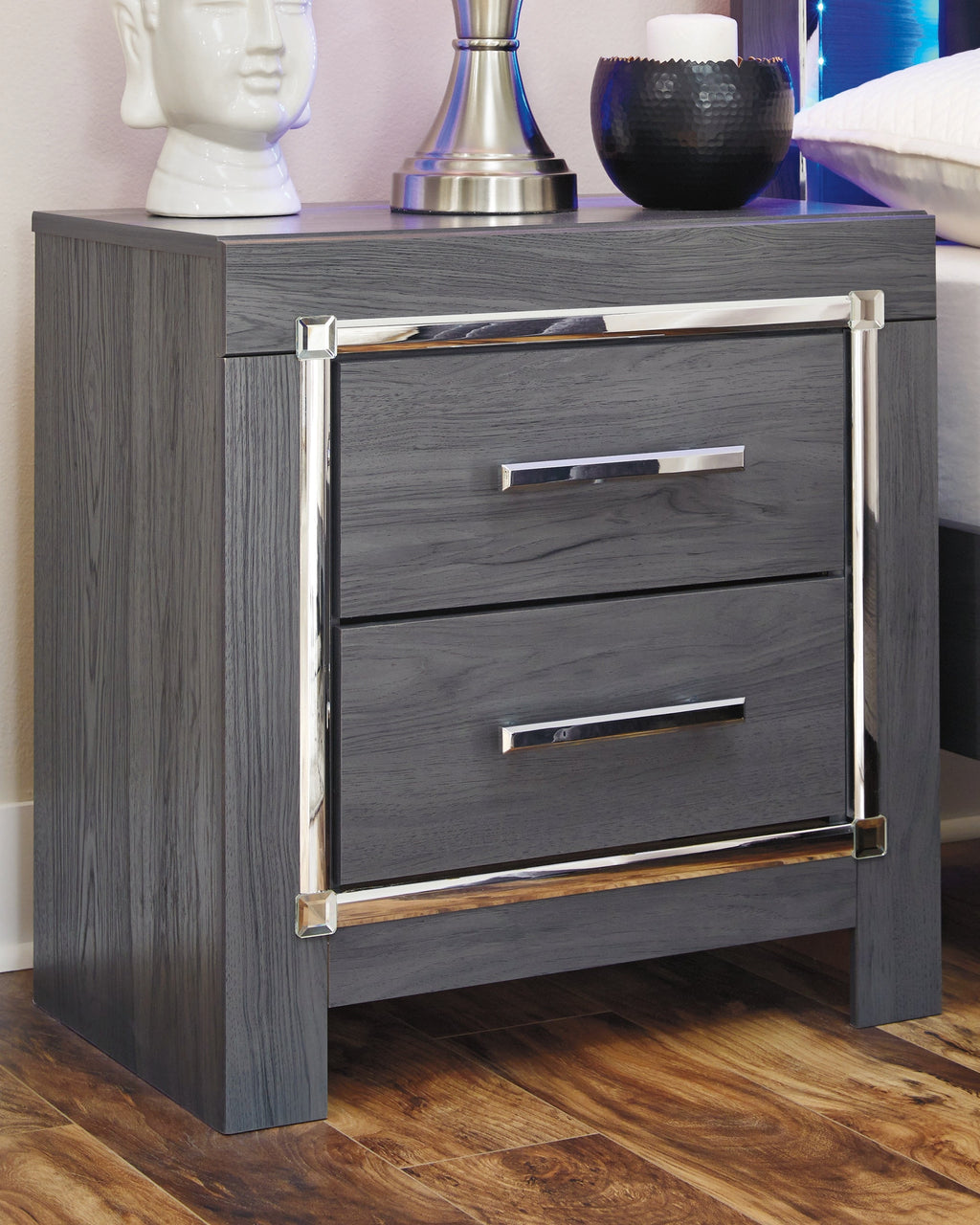 Lodanna King Upholstered Storage Bed, Dresser, Mirror, and Nightstand, Gray
