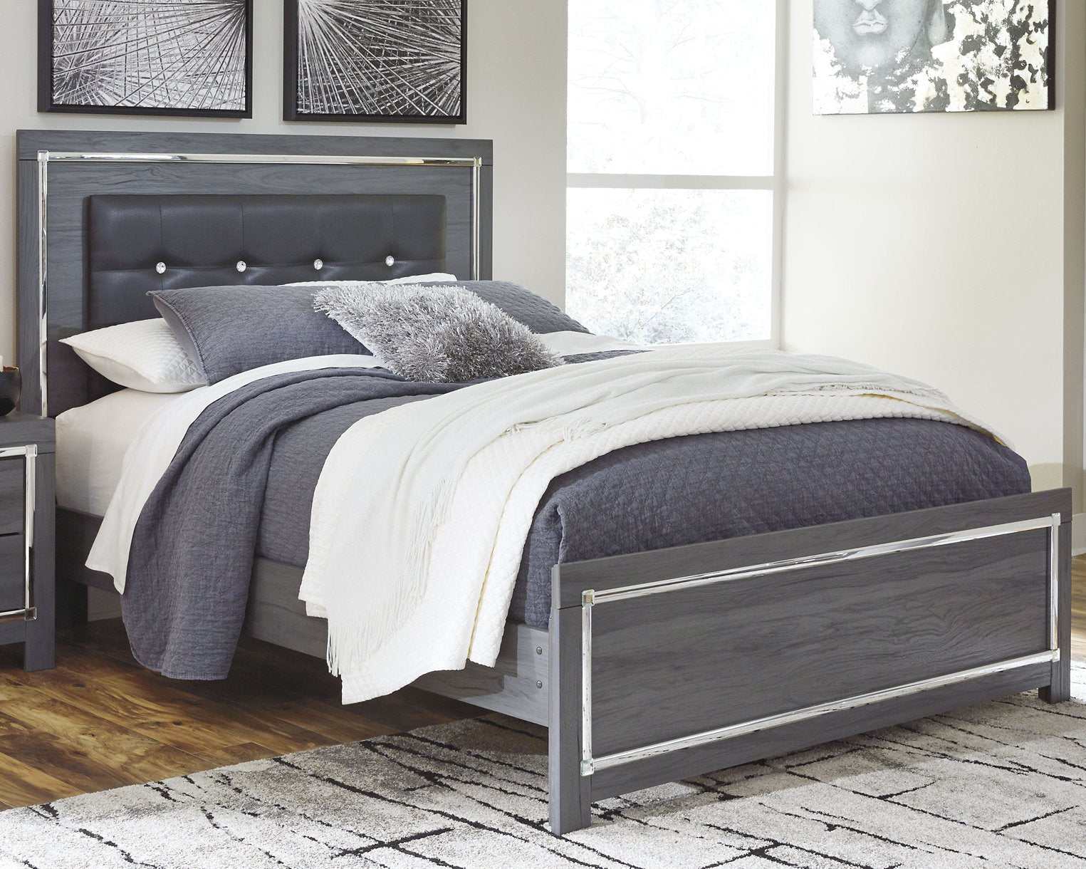 Lodanna Gray Queen Panel Bed w/ LED