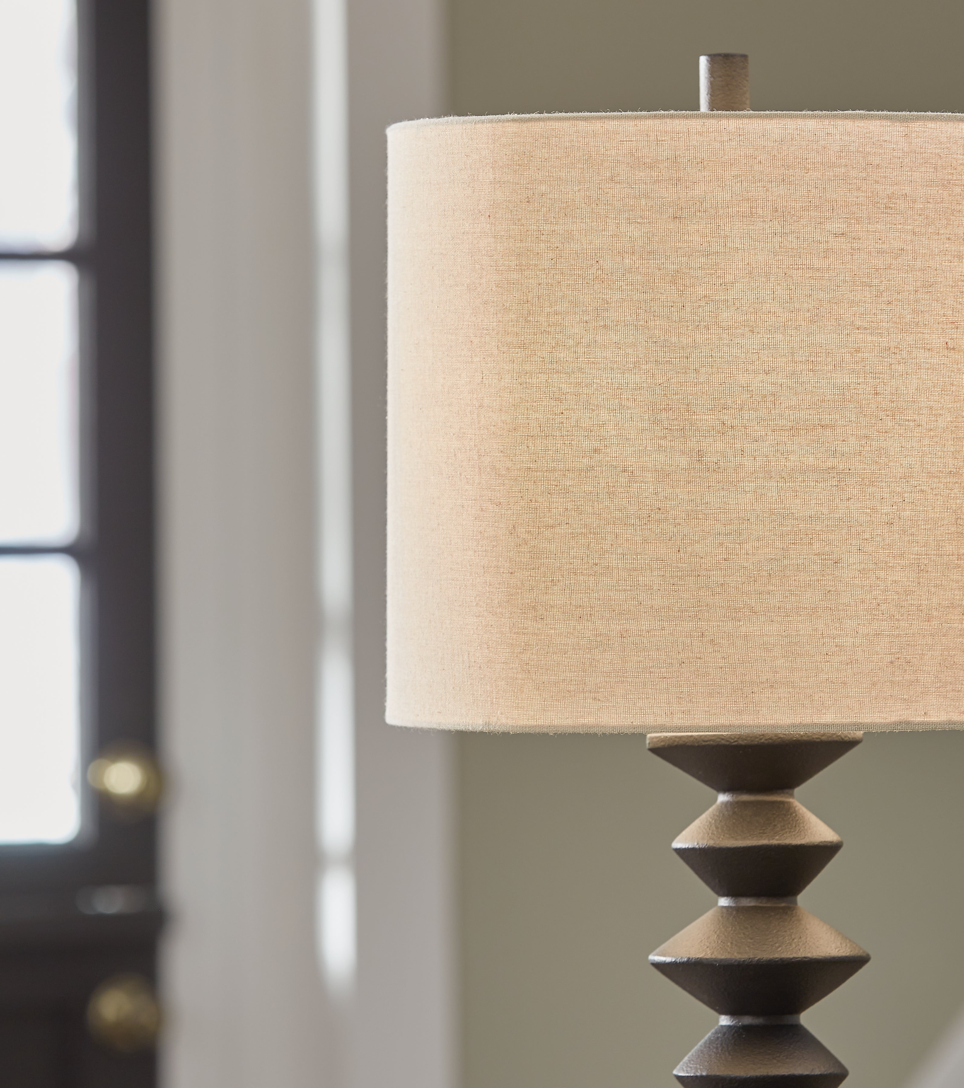 Luanndon Black 2-Piece Lamp Set