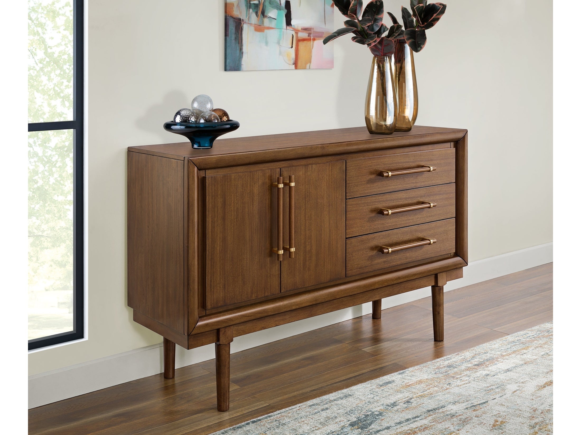 Lyncott Brown Dining Server