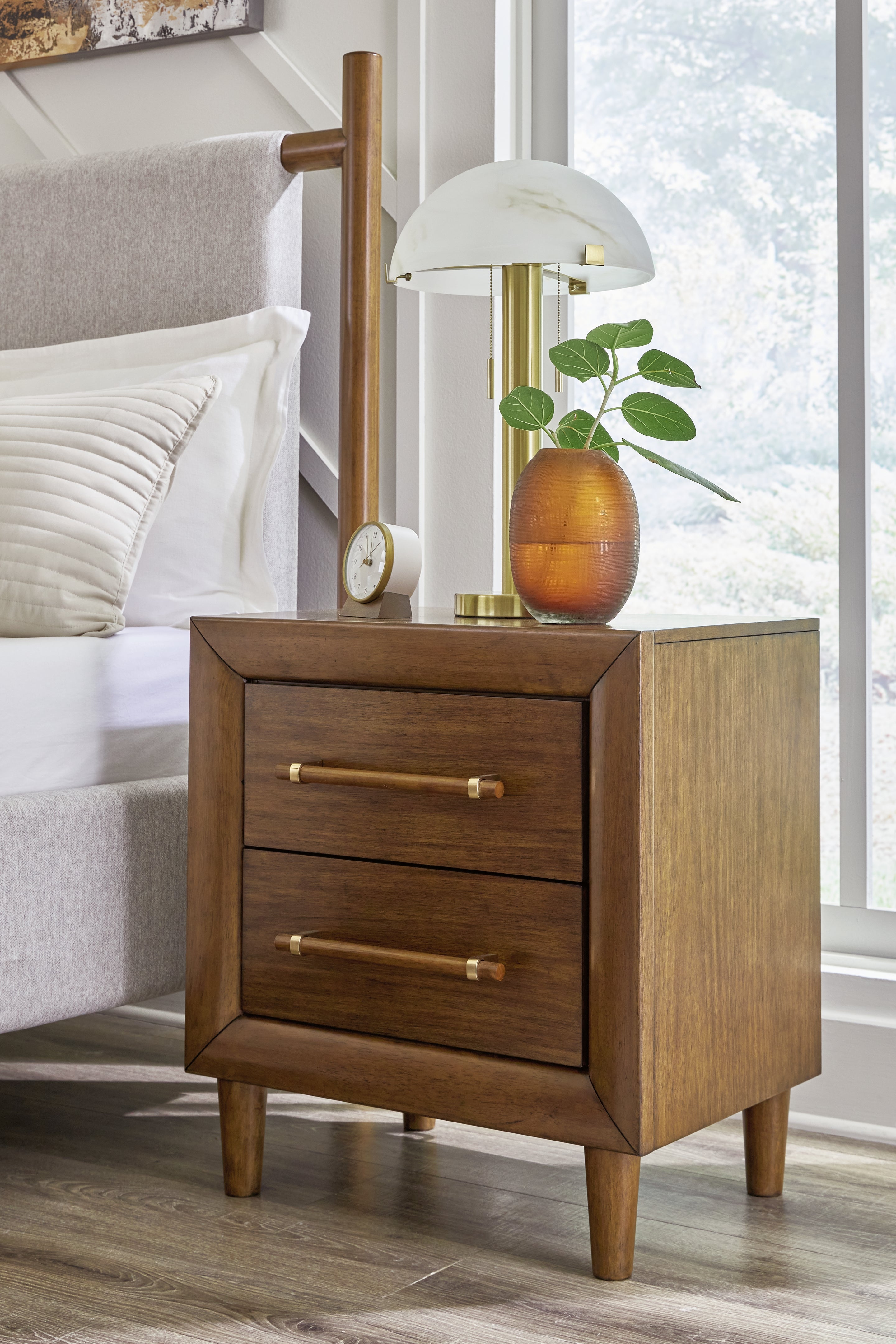 Lyncott Queen Upholstered Bed, Dresser, Mirror and 2 Nightstands, Brown