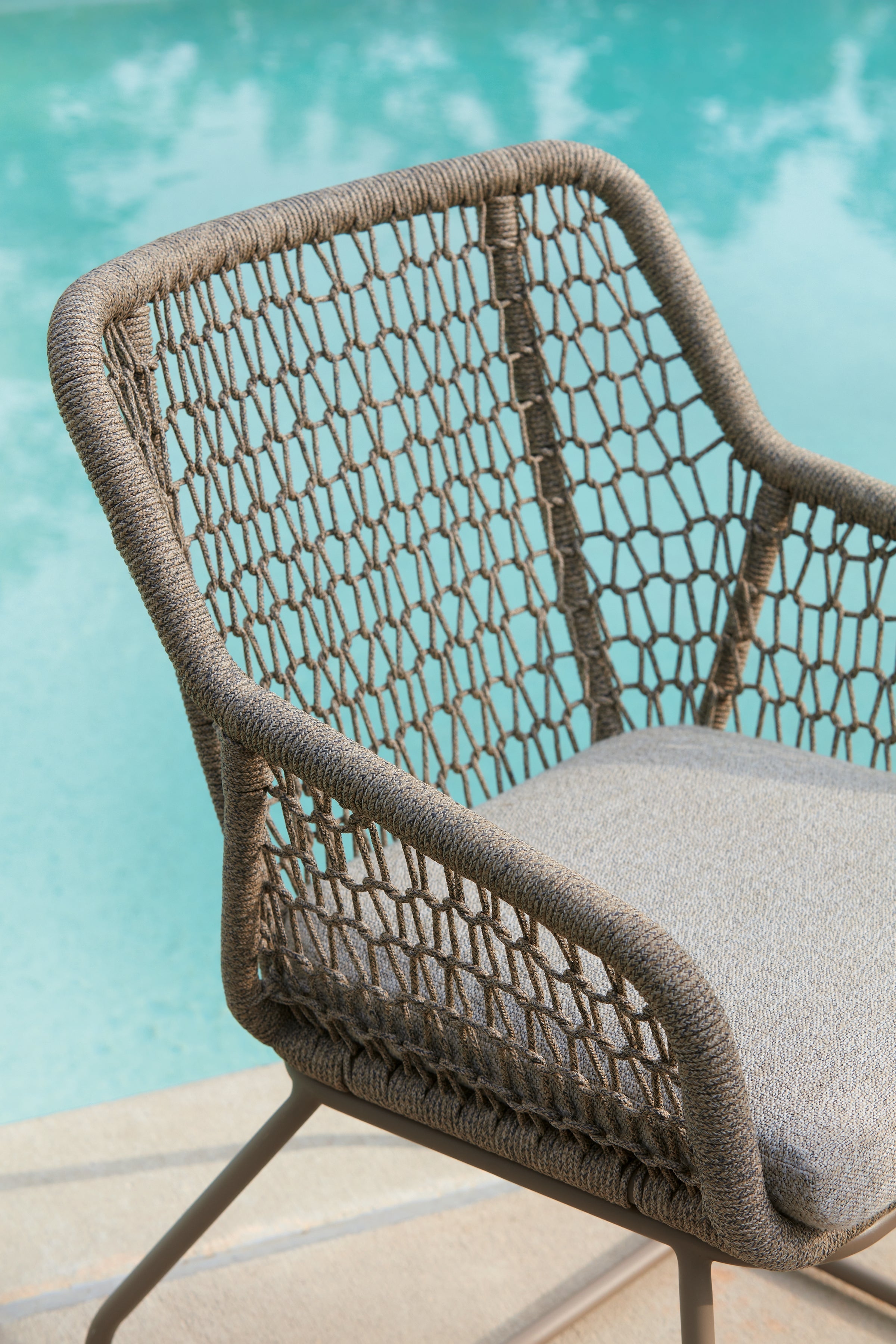 Majors Beach Beige Chairs w/CUSH/Table Set (Set of 3)