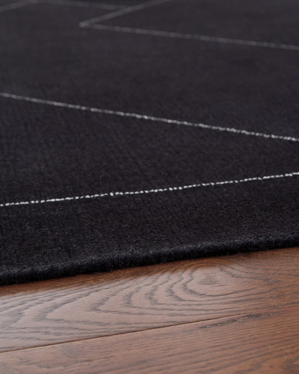 Marav Black/White Medium Rug