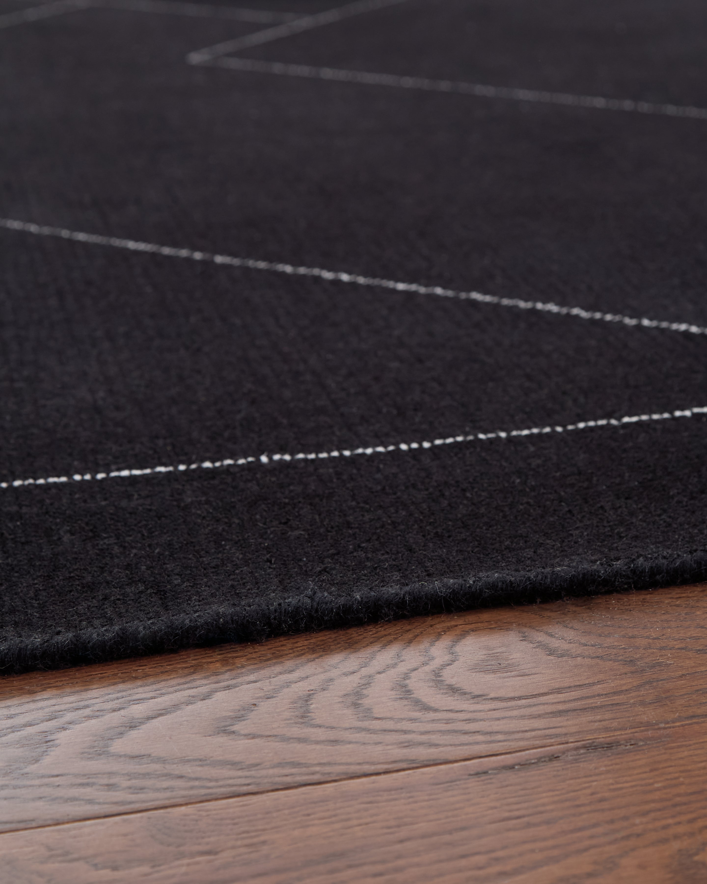 Marav Black/White Medium Rug
