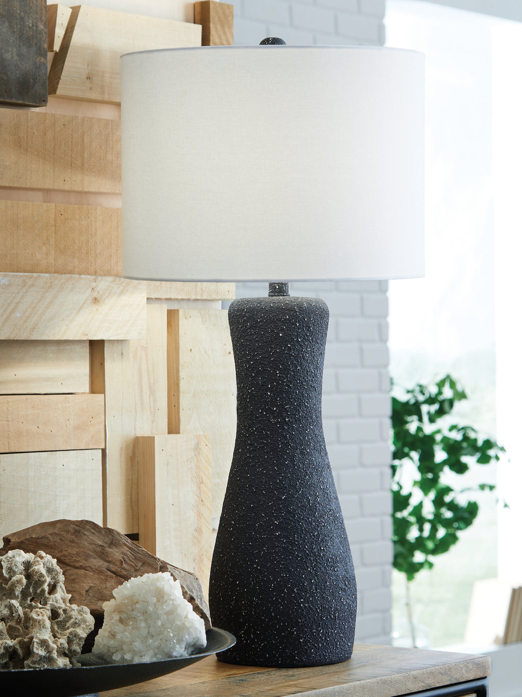 Maykins Black Metal Table Lamp (1/CN)