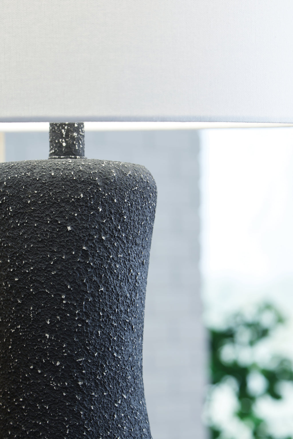 Maykins Black Metal Table Lamp (1/CN)