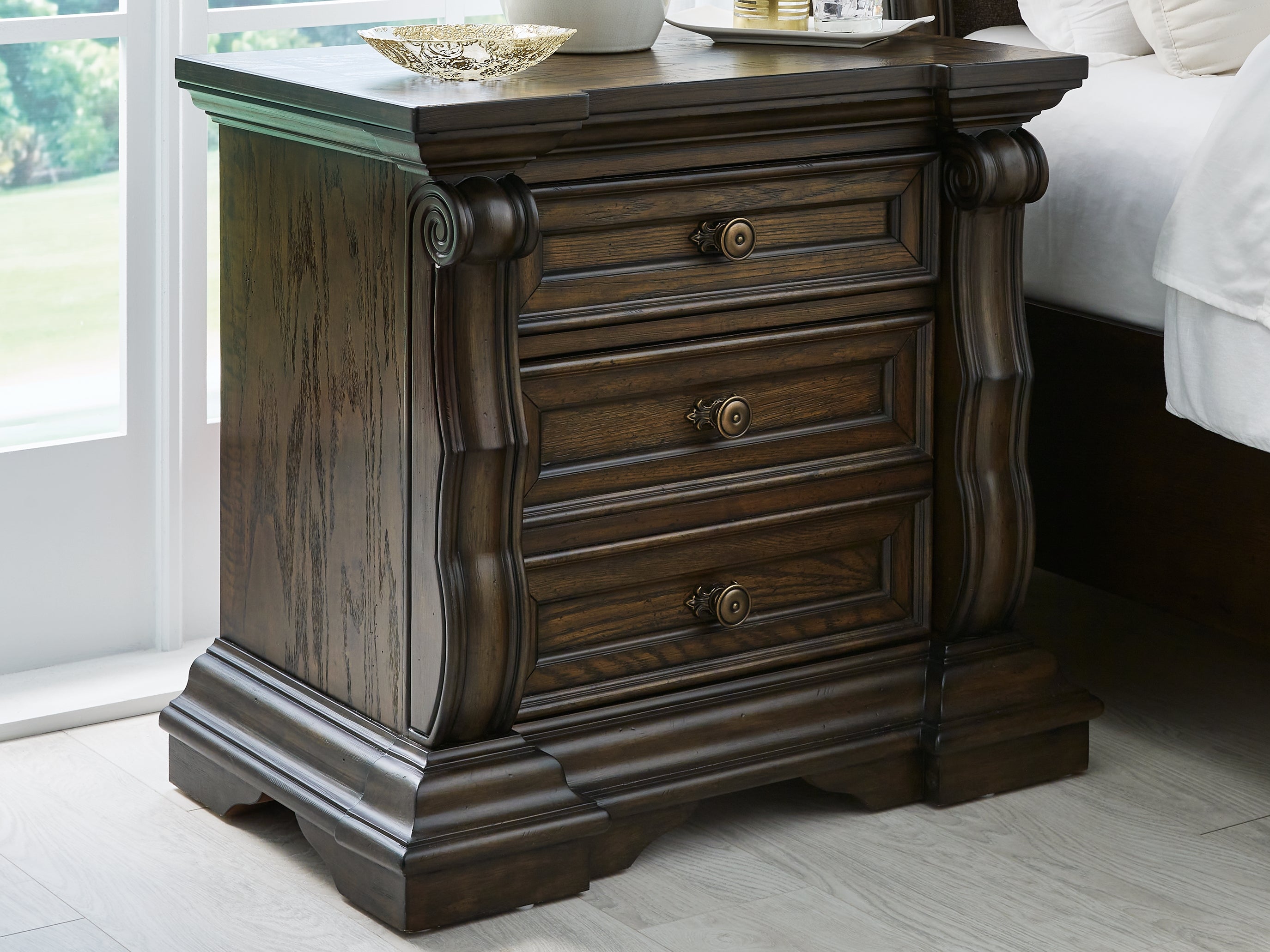 Maylee Queen Panel Bedroom Set, Dark Brown
