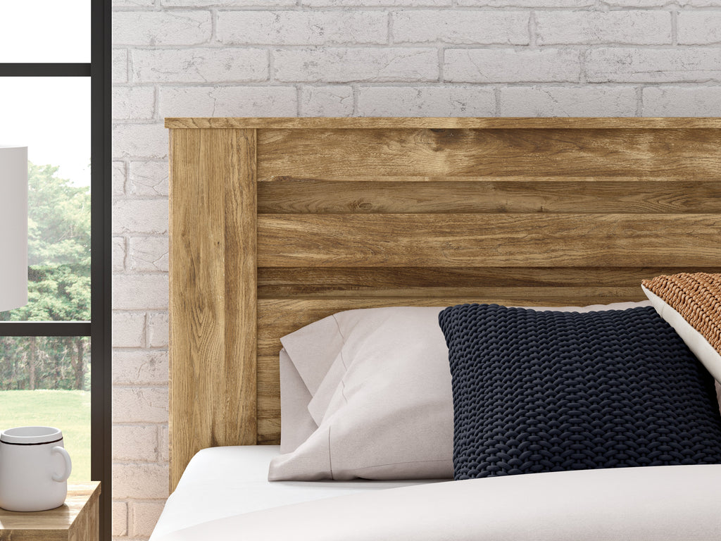 Maystonna Brown King Panel Bed
