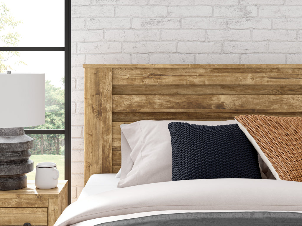 Maystonna Brown Queen Panel Bed