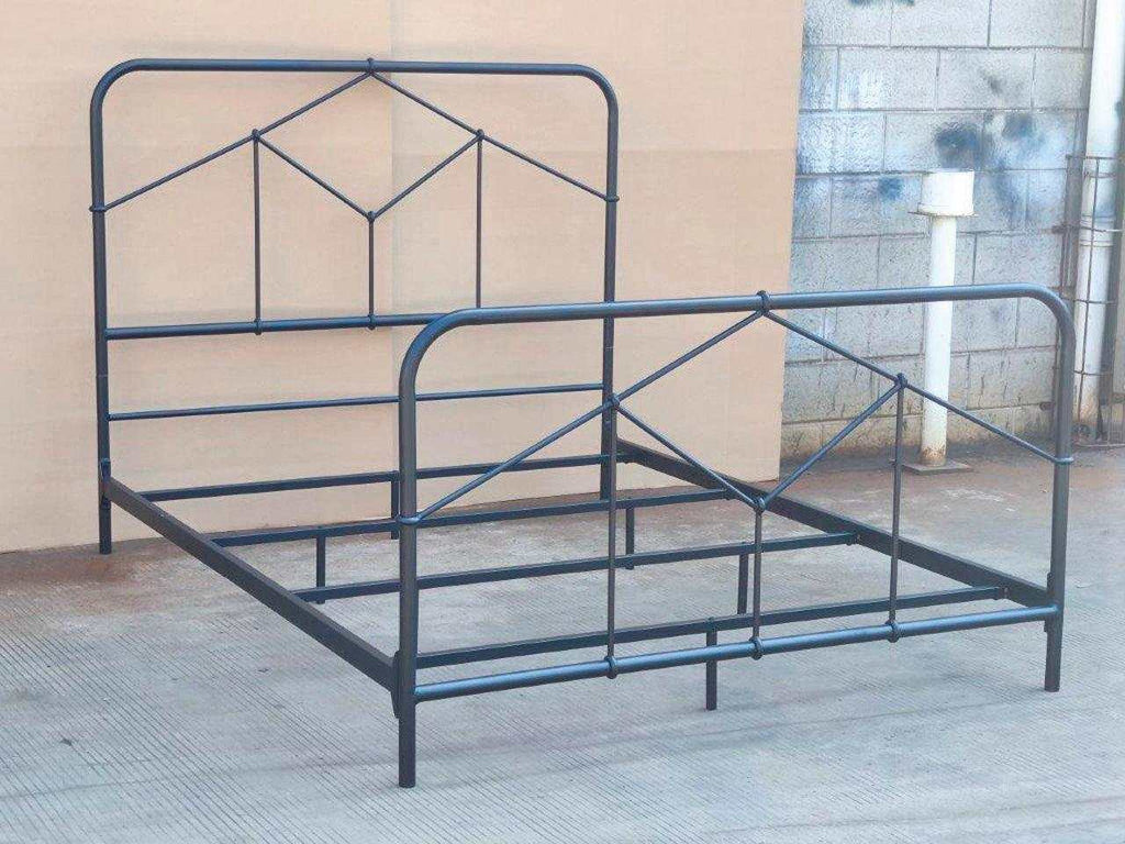 Nashburg Queen Metal Bed