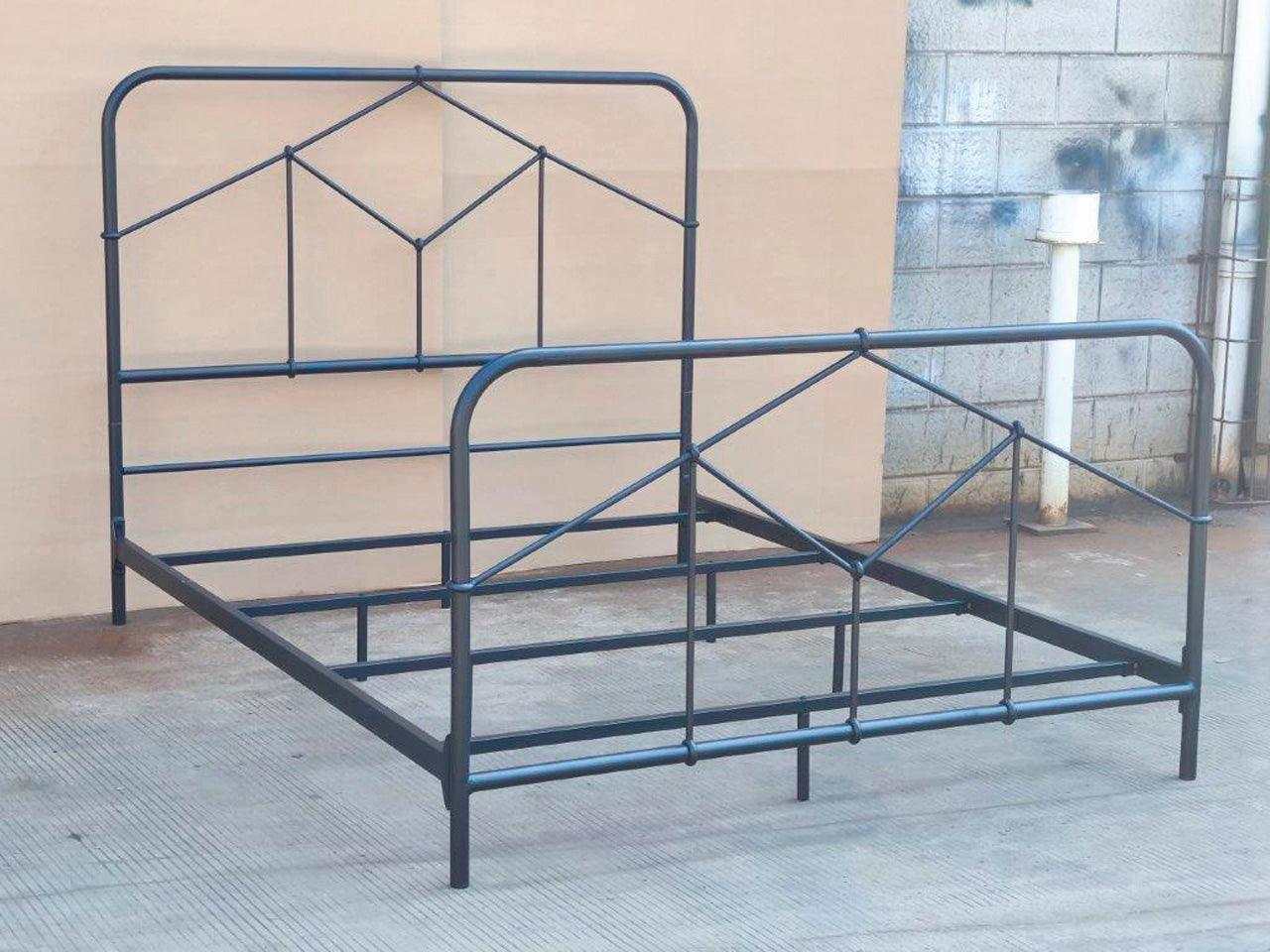 Nashburg Queen Metal Bed