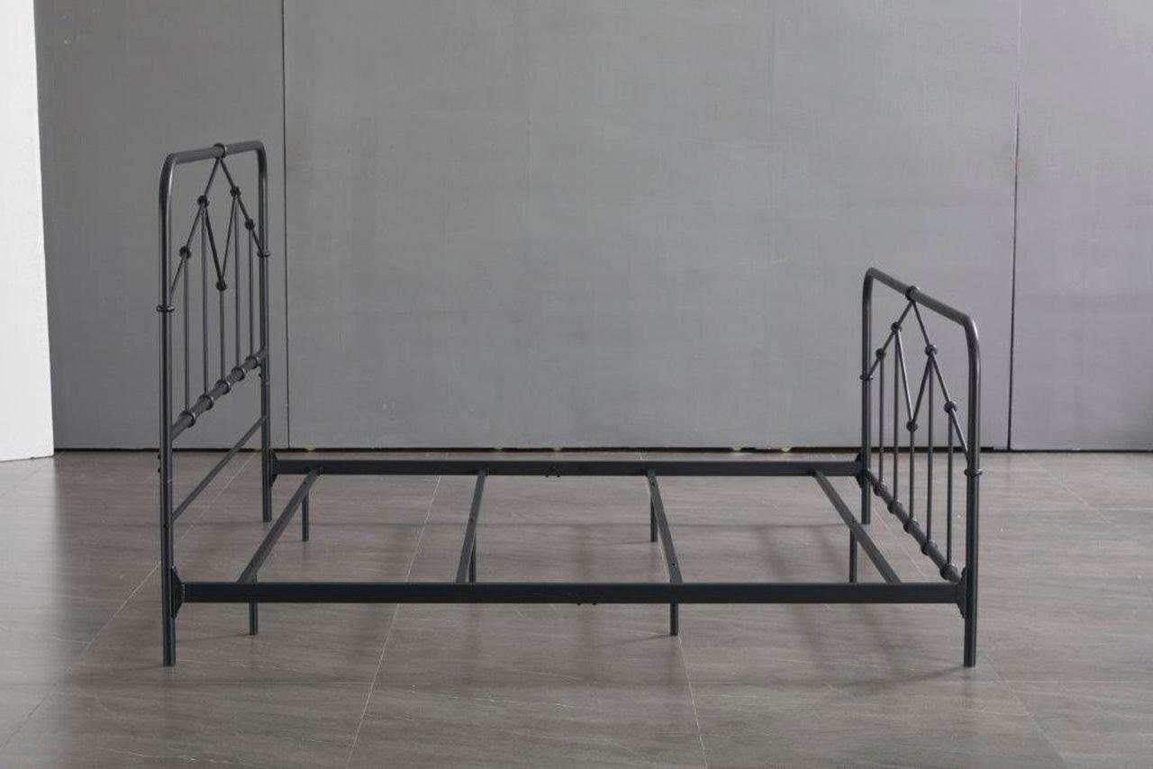 Nashburg Queen Metal Bed