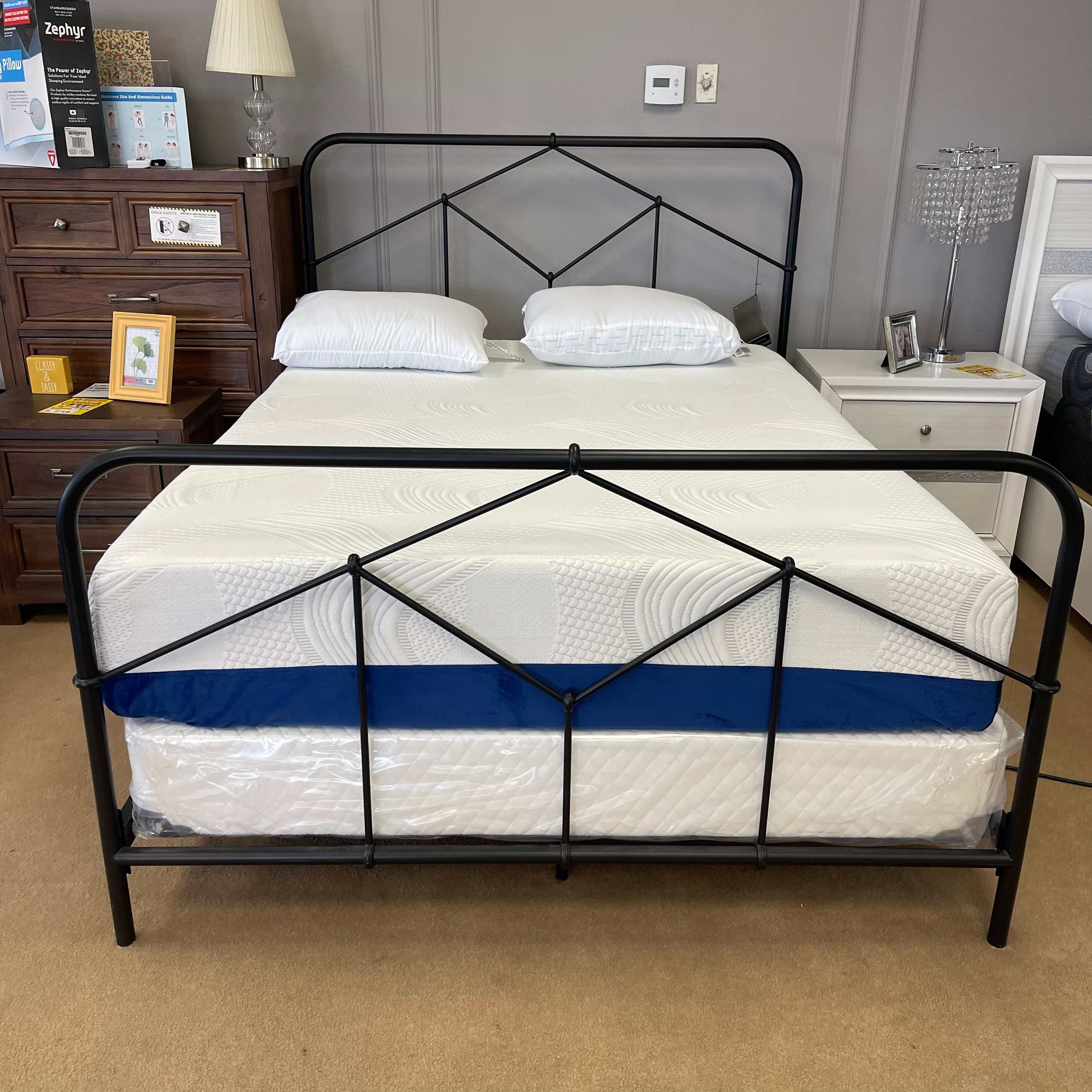 Nashburg Queen Metal Bed