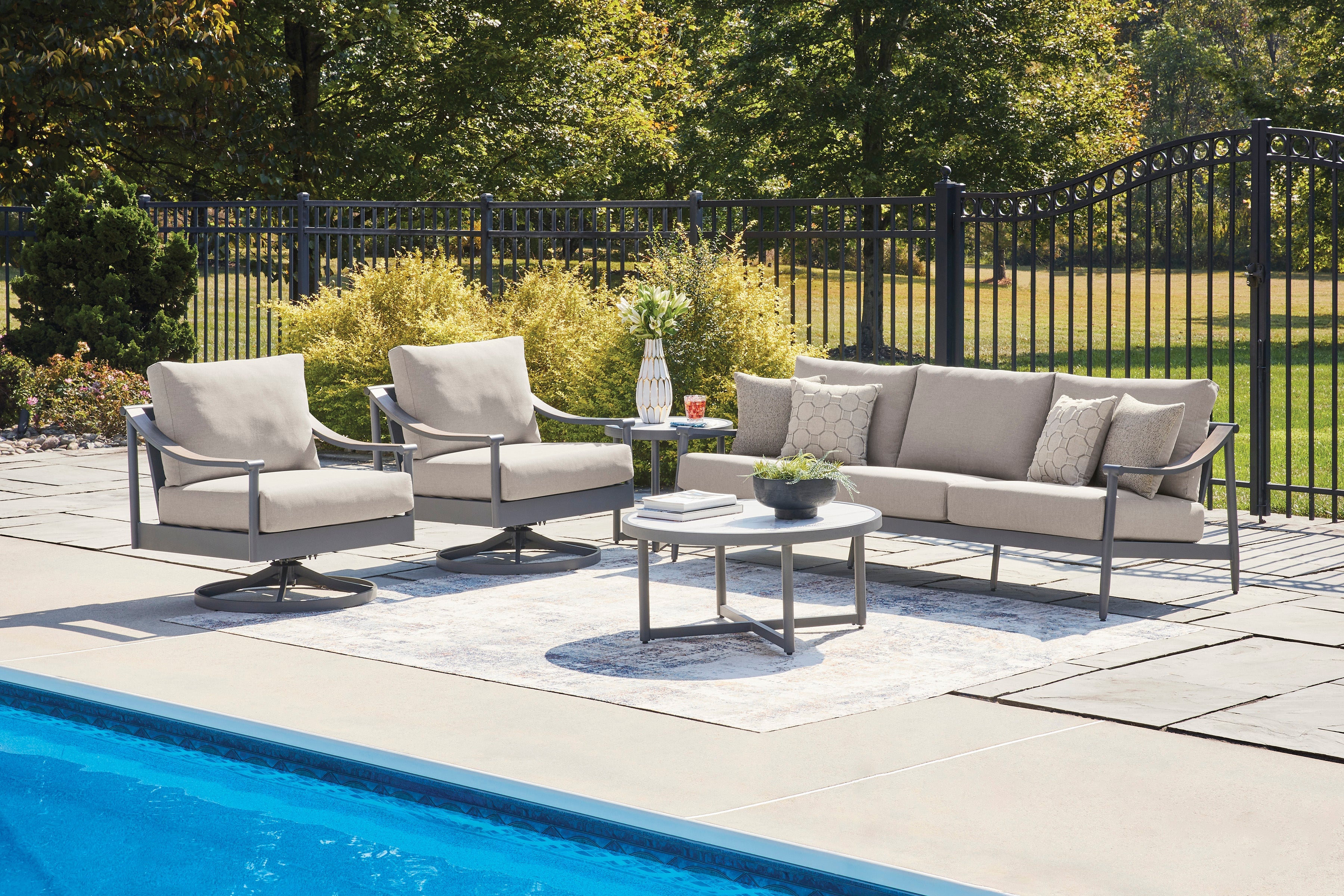 Ocean Beach Gray Swivel Lounge w/ Cushion