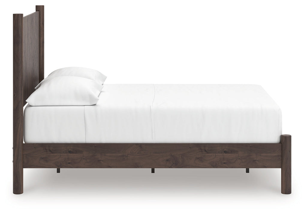 Pamytta Brown Full Panel Platform Bed, Dresser and Mirror
