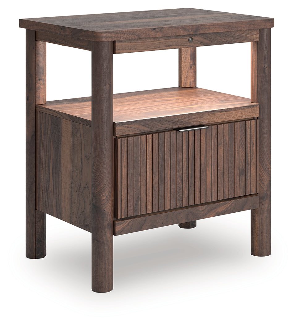 Pamytta King Panel Bed, Dresser, Mirror and Nightstand, Brown