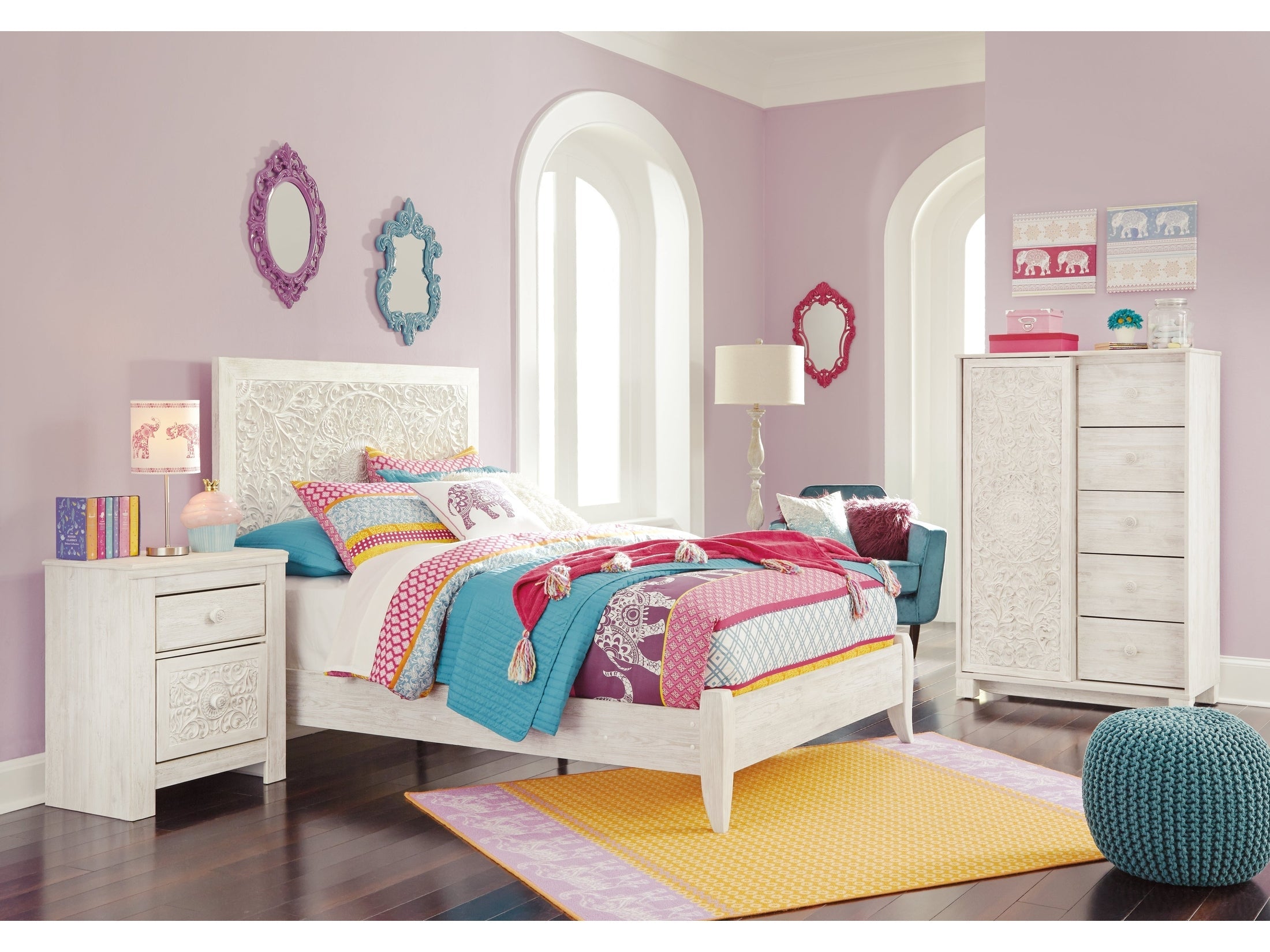 Paxberry Whitewash Full Panel Bedroom Set with Chest and Nightstand