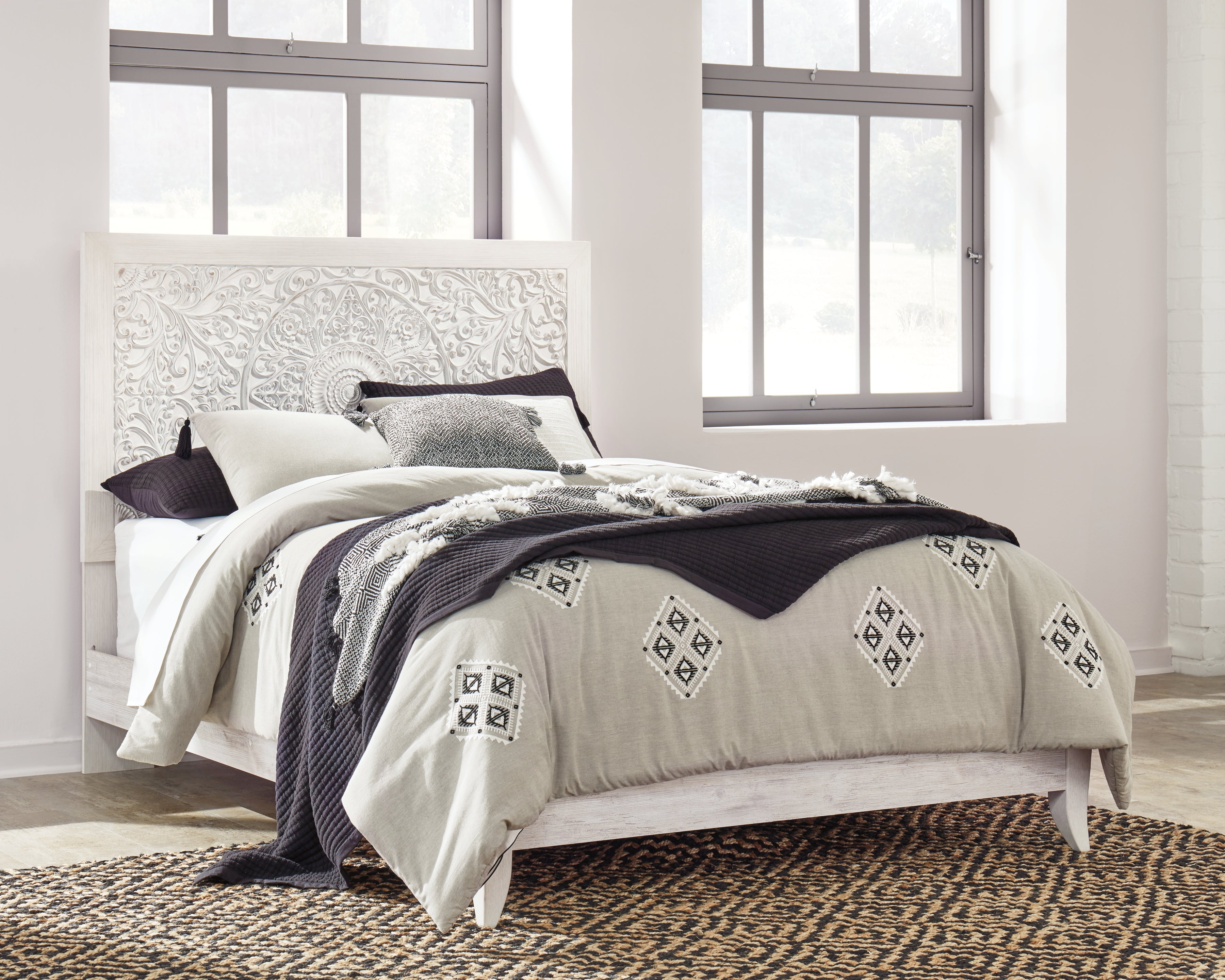 Paxberry Whitewash Queen Panel Bedroom Set