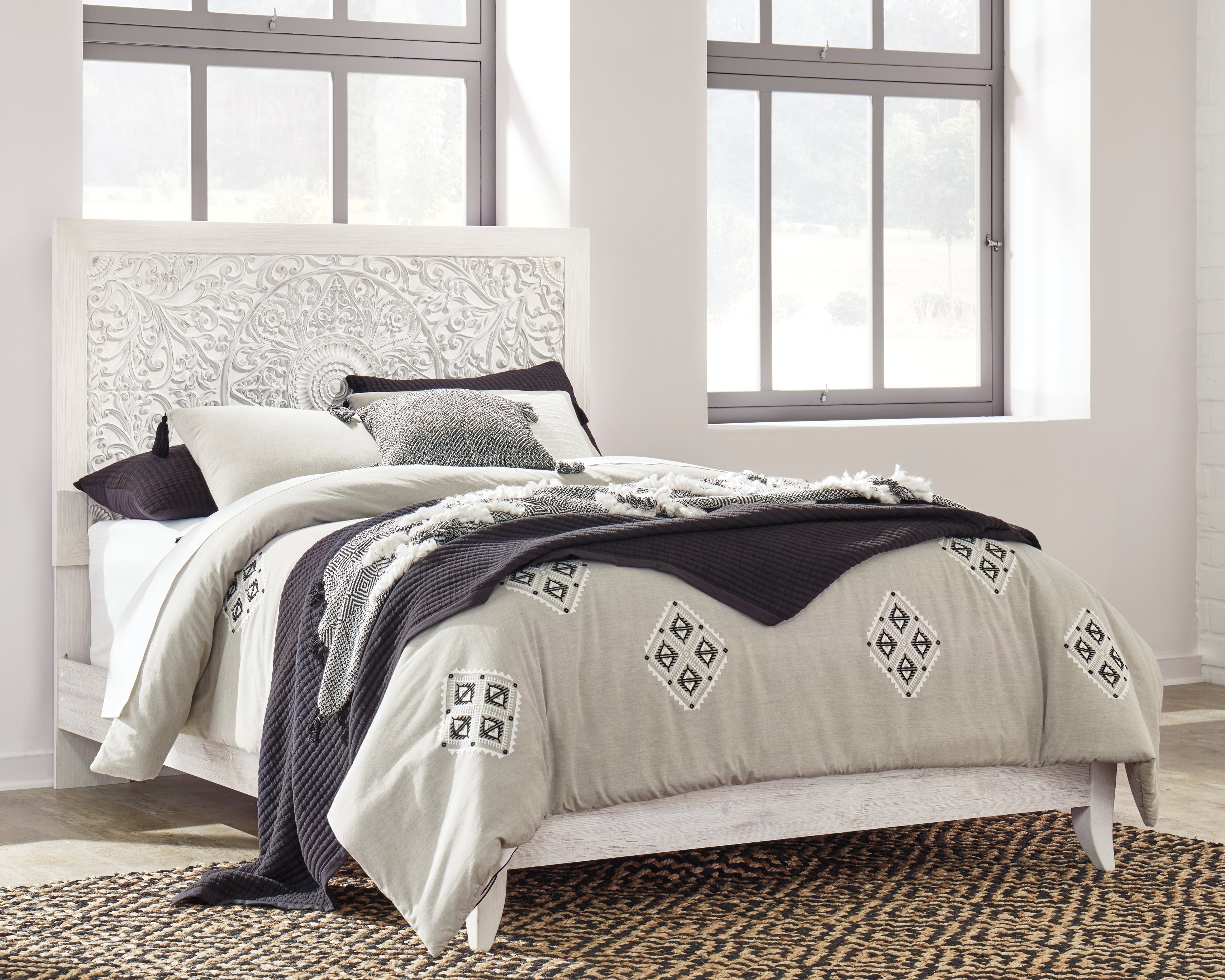 Paxberry Whitewash Queen Panel Bedroom Set